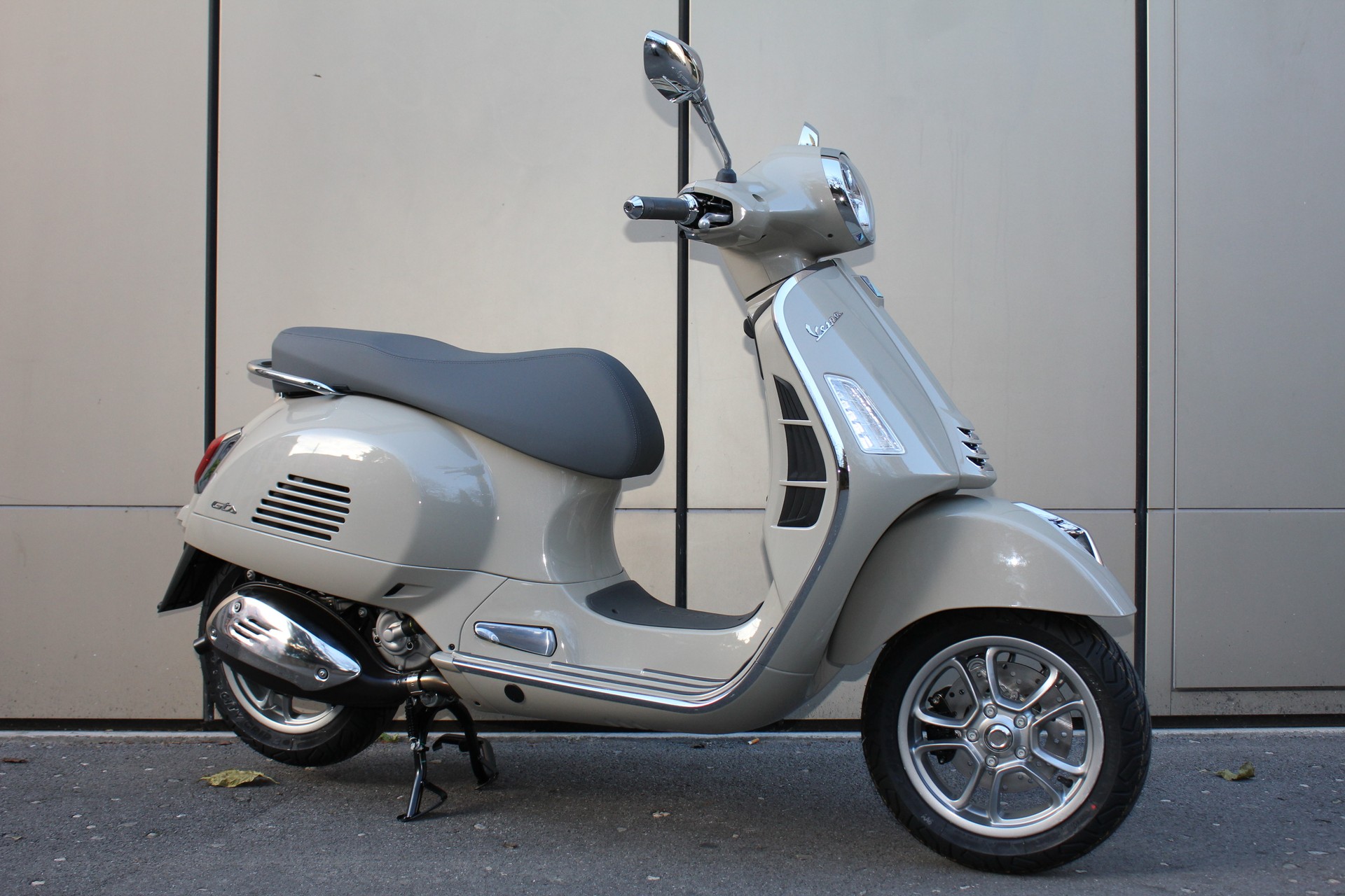 PIAGGIO Vespa GTS 125 RST Euro 5+-image-1