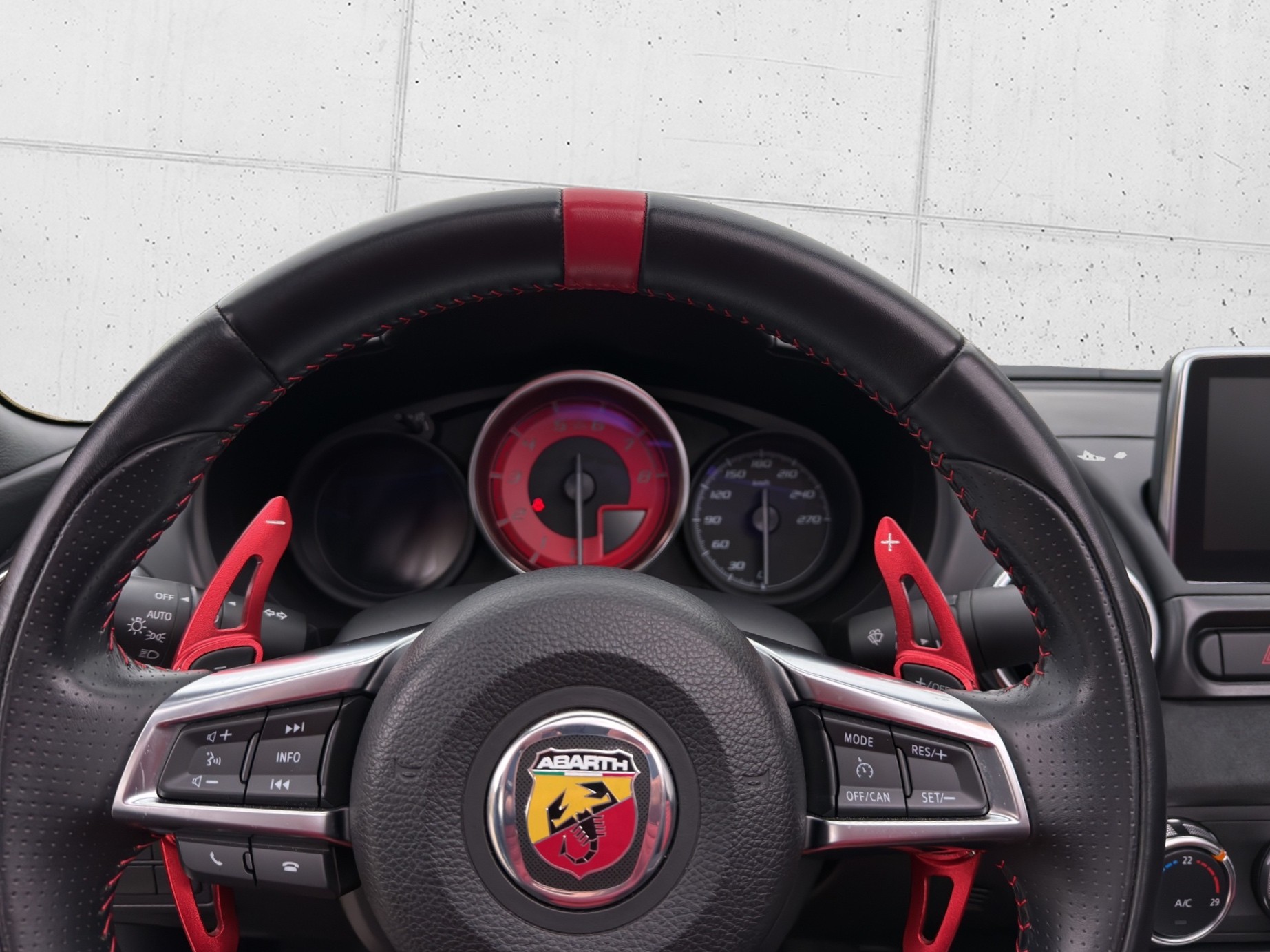 FIAT 124 Spider 1.4 TB Abarth Automatic-image-16