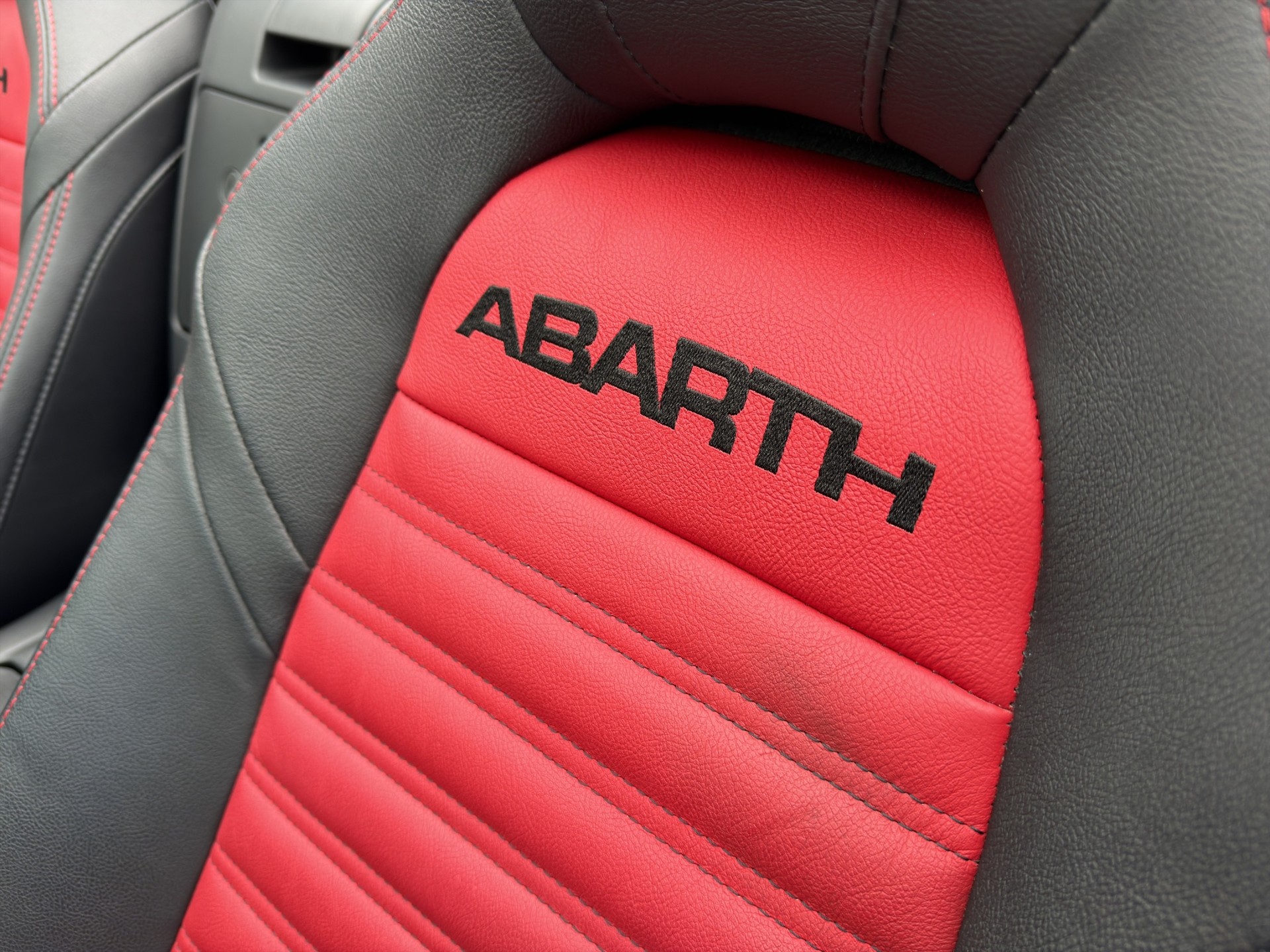 FIAT 124 Spider 1.4 TB Abarth Automatic-image-13