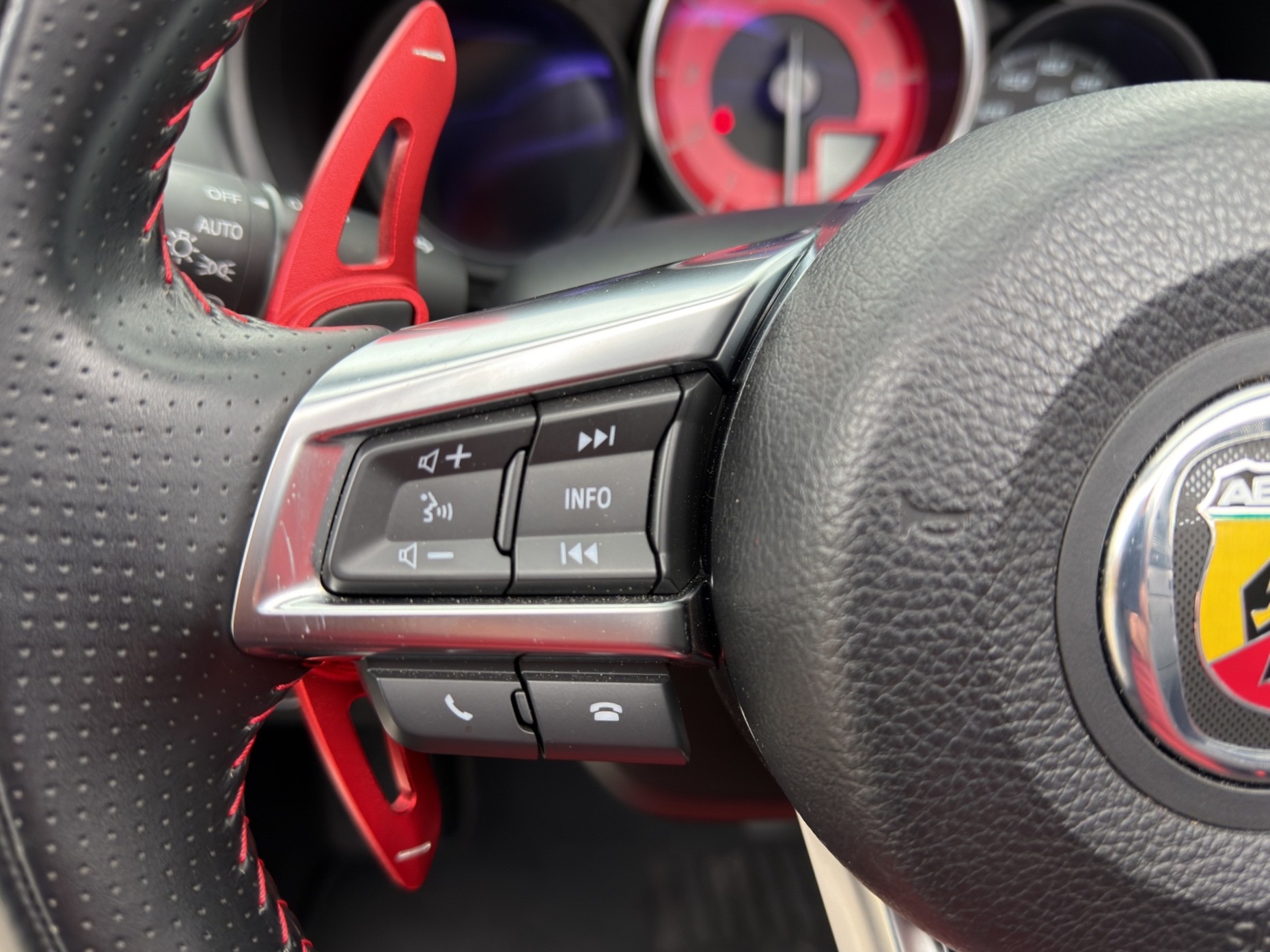 FIAT 124 Spider 1.4 TB Abarth Automatic-image-17
