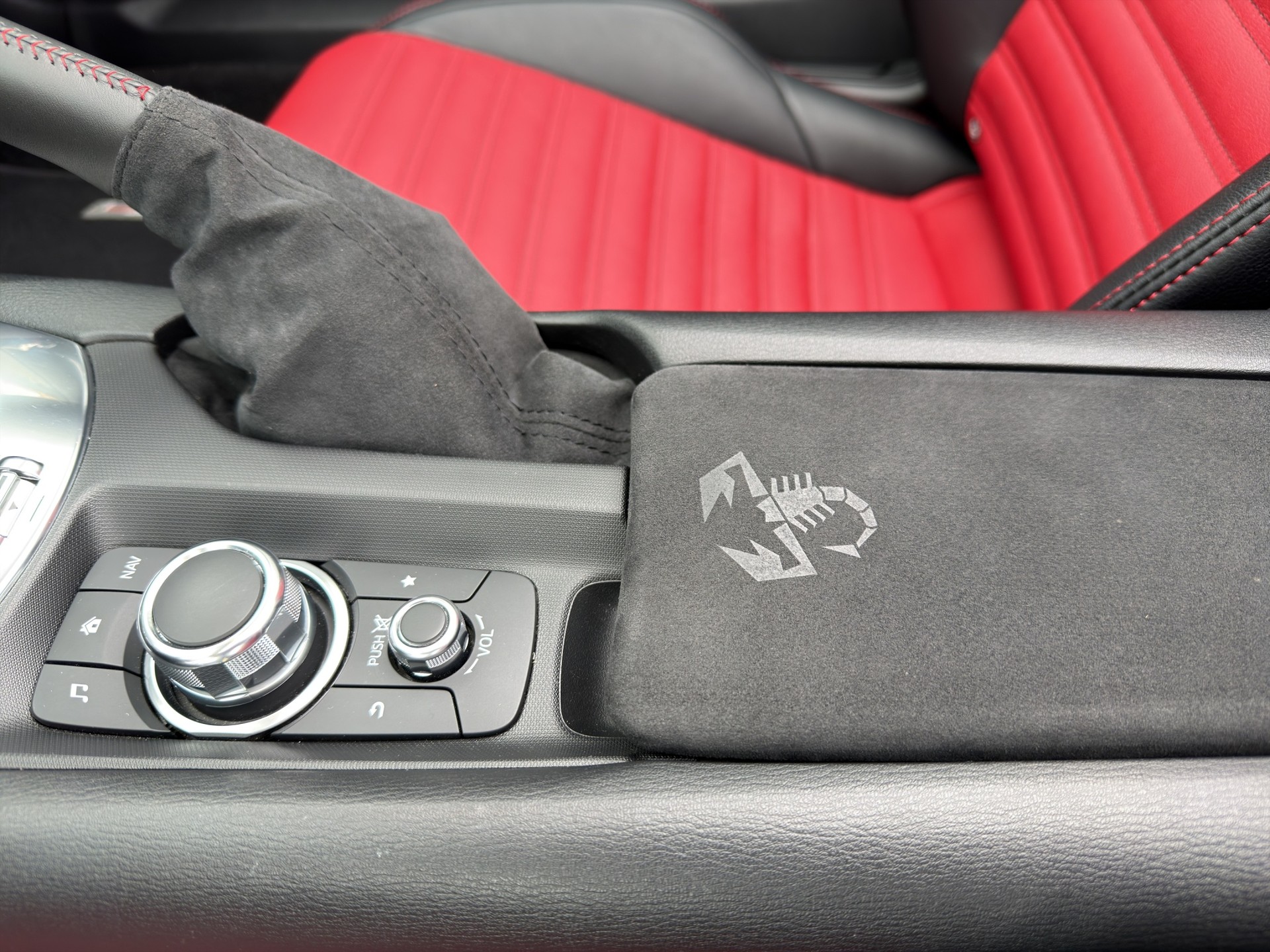 FIAT 124 Spider 1.4 TB Abarth Automatic-image-22
