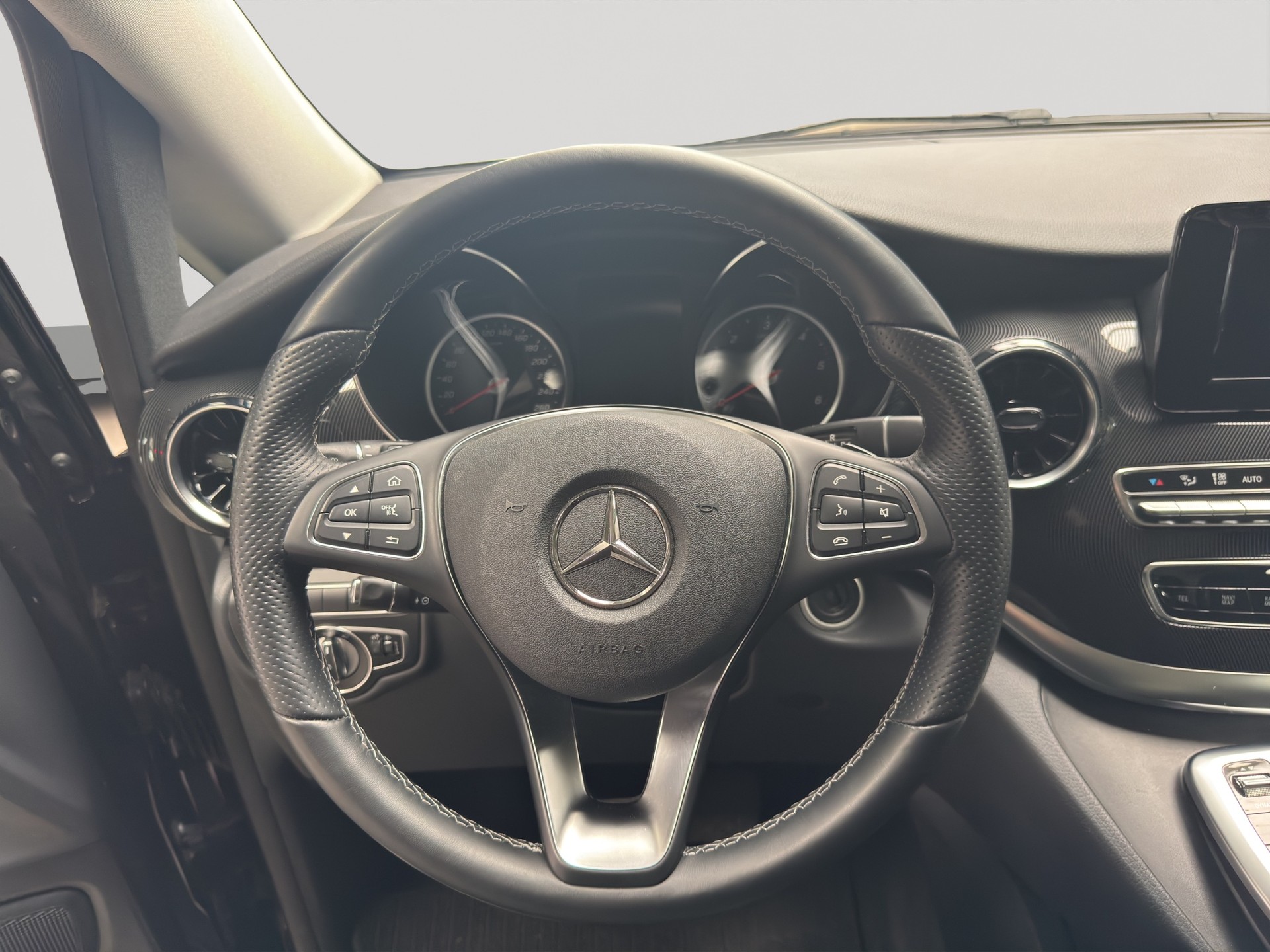 MERCEDES-BENZ V 220 d lang 9G-Tronic 7Pl.-image-9