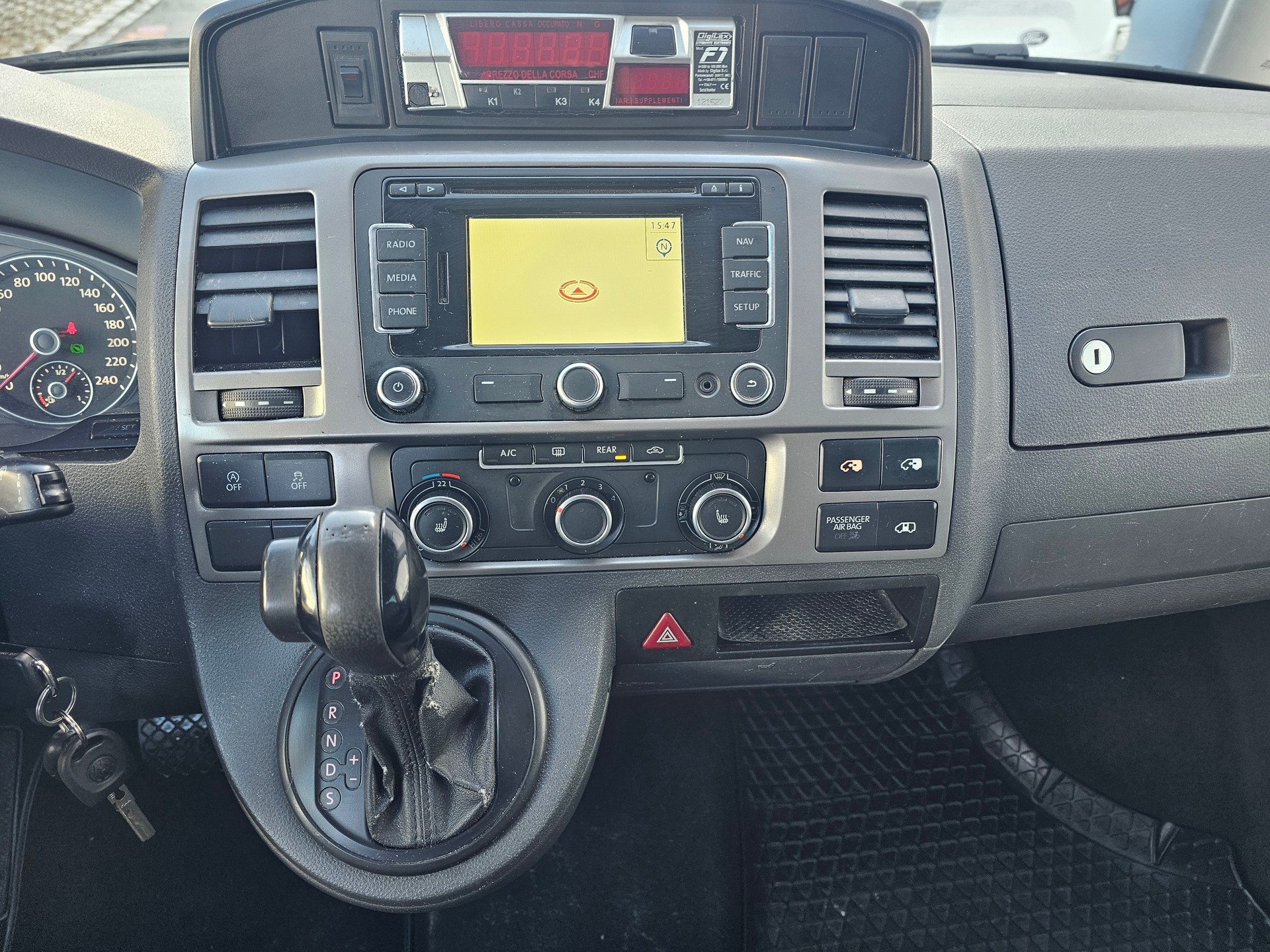 VW T5 Caravelle Comfortline 2.0 TDI CR 4Motion DSG-image-13