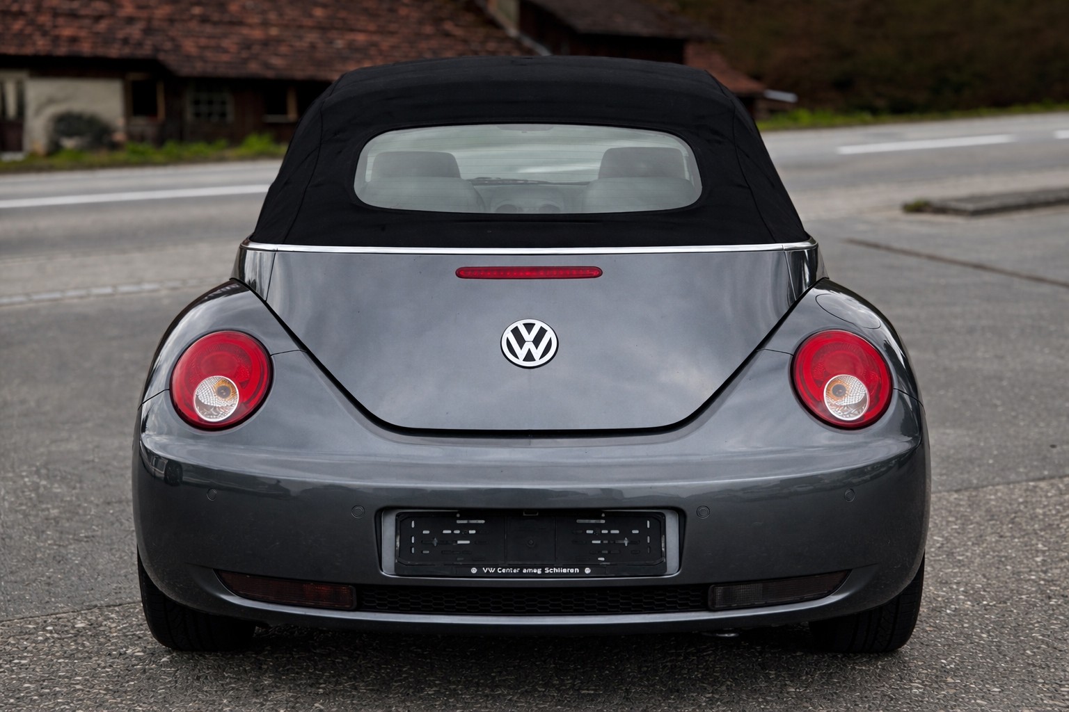VW Beetle Cabrio 1.8 T Sixty-image-8