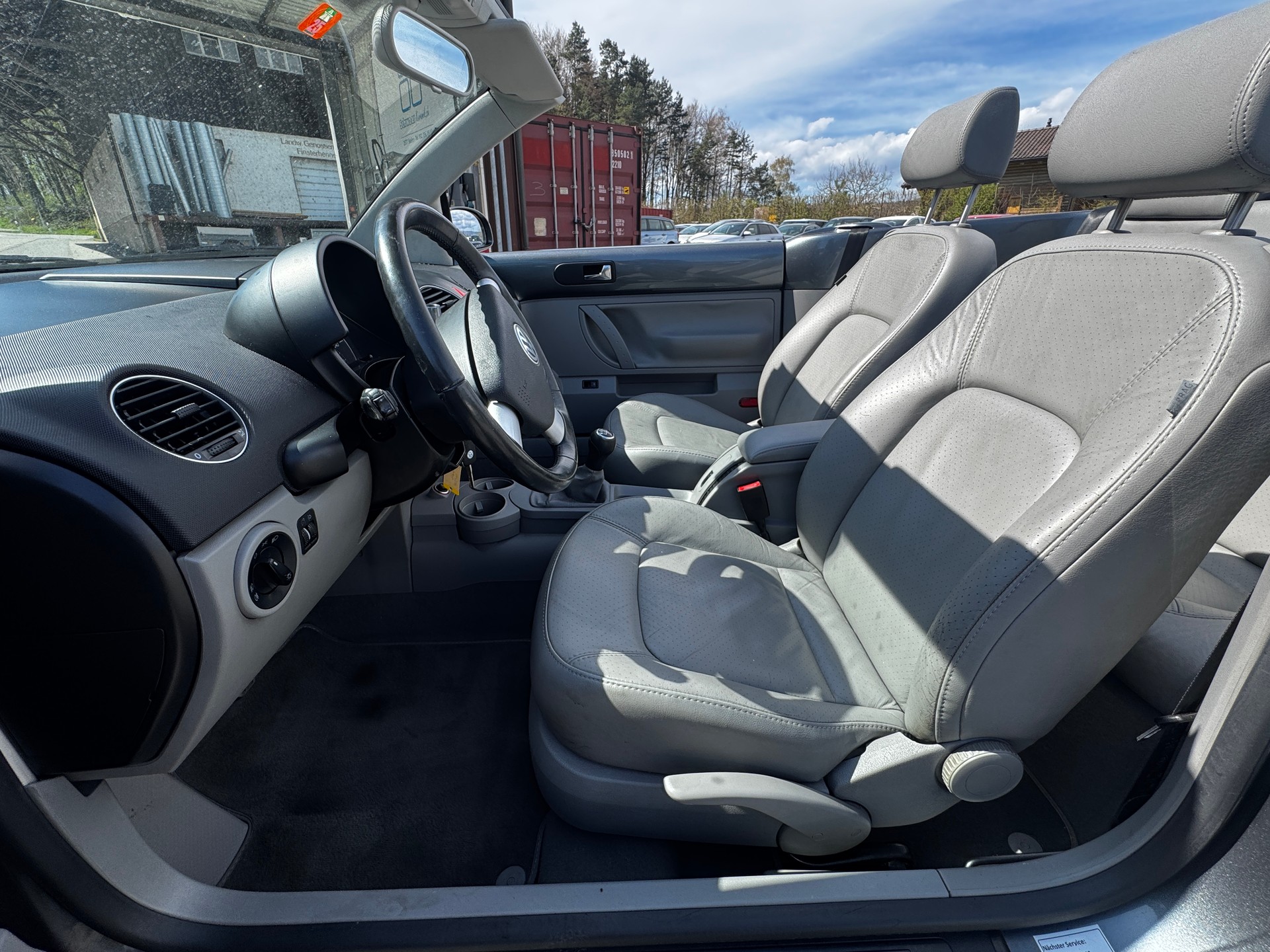 VW Beetle Cabrio 1.8 T Sixty-image-10