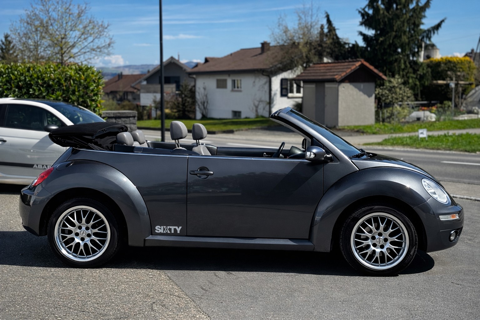 VW Beetle Cabrio 1.8 T Sixty-image-1
