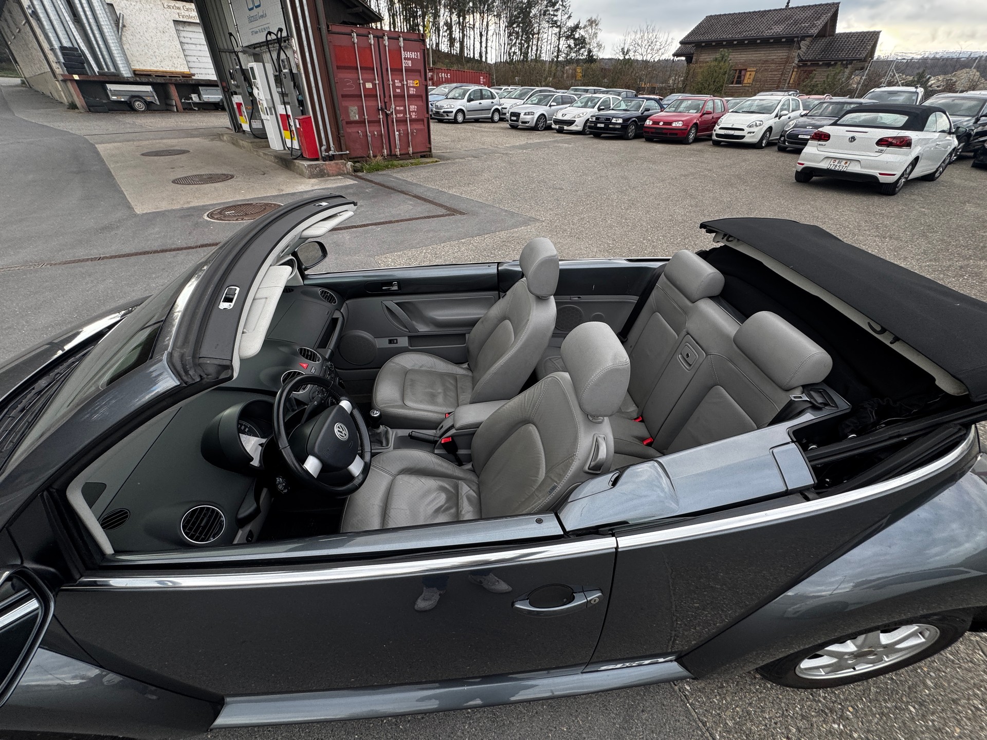 VW Beetle Cabrio 1.8 T Sixty-image-13