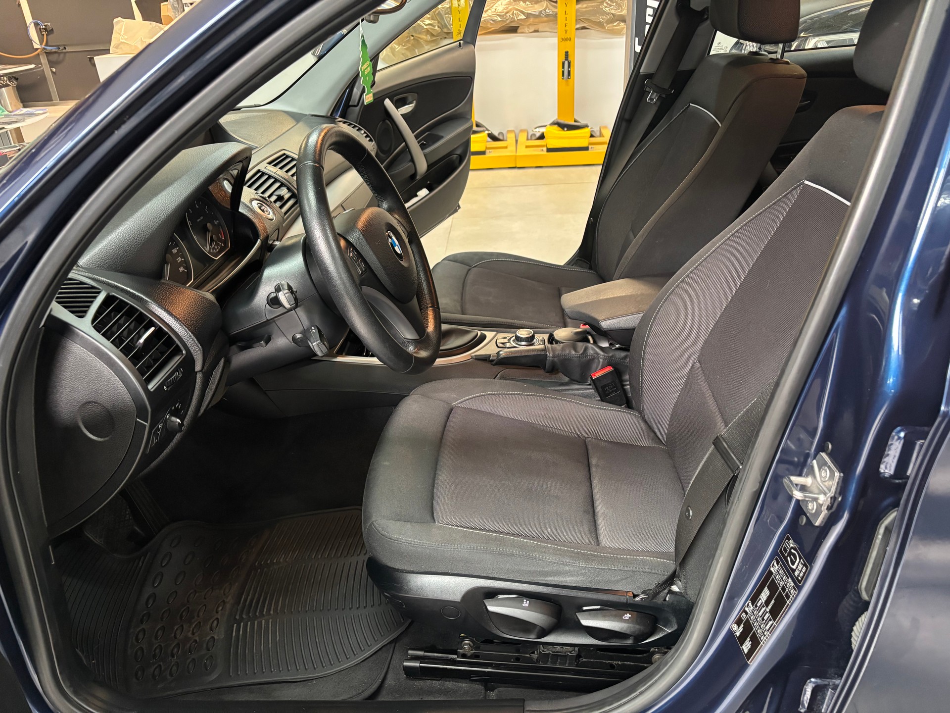 BMW 118i Steptronic-image-8