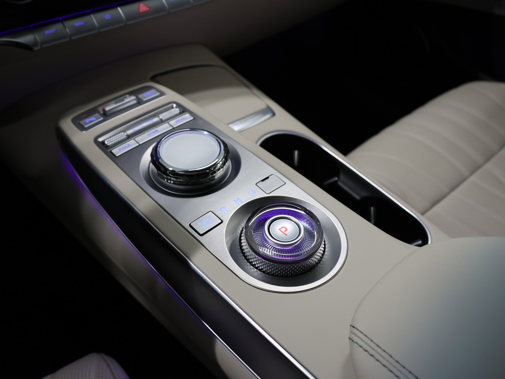 GENESIS GV70 2.2 CRDI Luxury AT8 AWD *Panoramadach* *Luxury Packet* *Fortlaufende Werksgarantie*-image-29