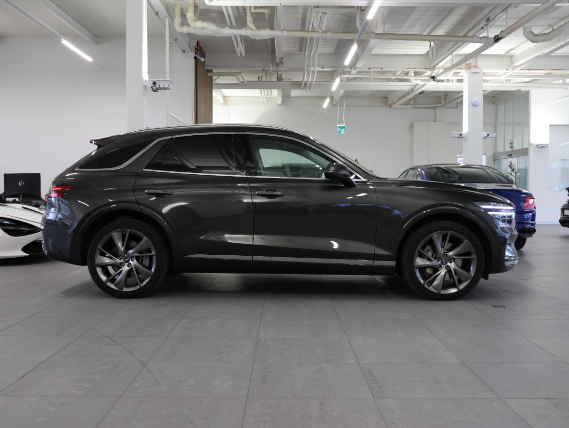 GENESIS GV70 2.2 CRDI Luxury AT8 AWD *Panoramadach* *Luxury Packet* *Fortlaufende Werksgarantie*-image-6