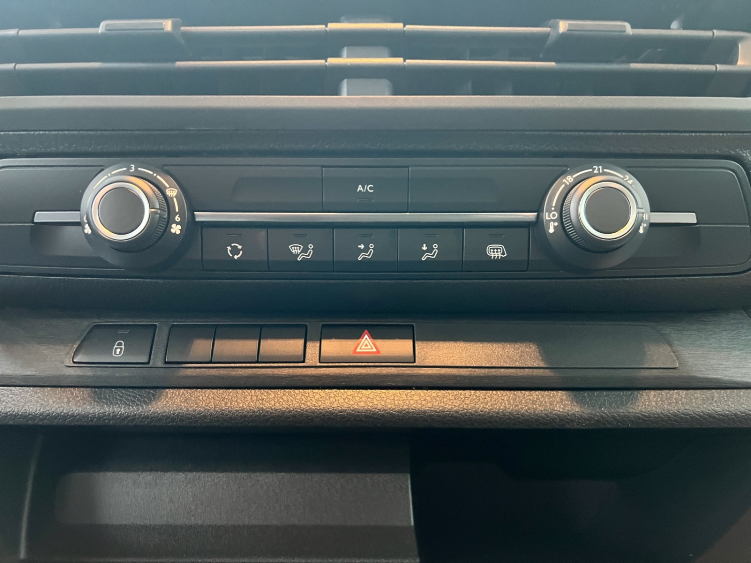 TOYOTA PROACE Kab.-Ch. L1 75KWh-image-11