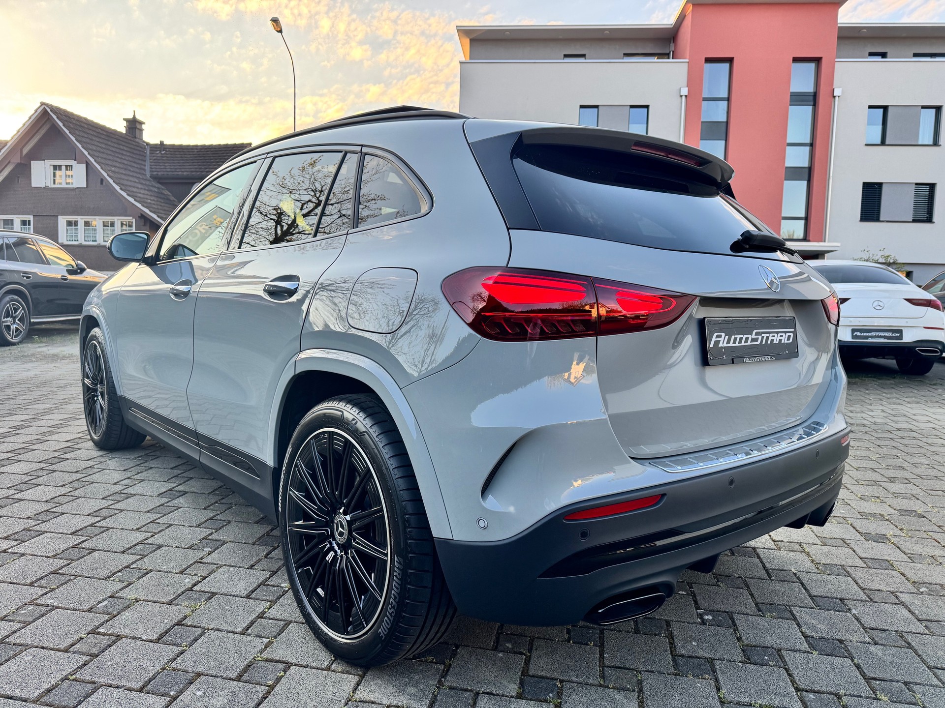 MERCEDES-BENZ GLA 200d AMG Line 4Matic 8G-DCT-image-5