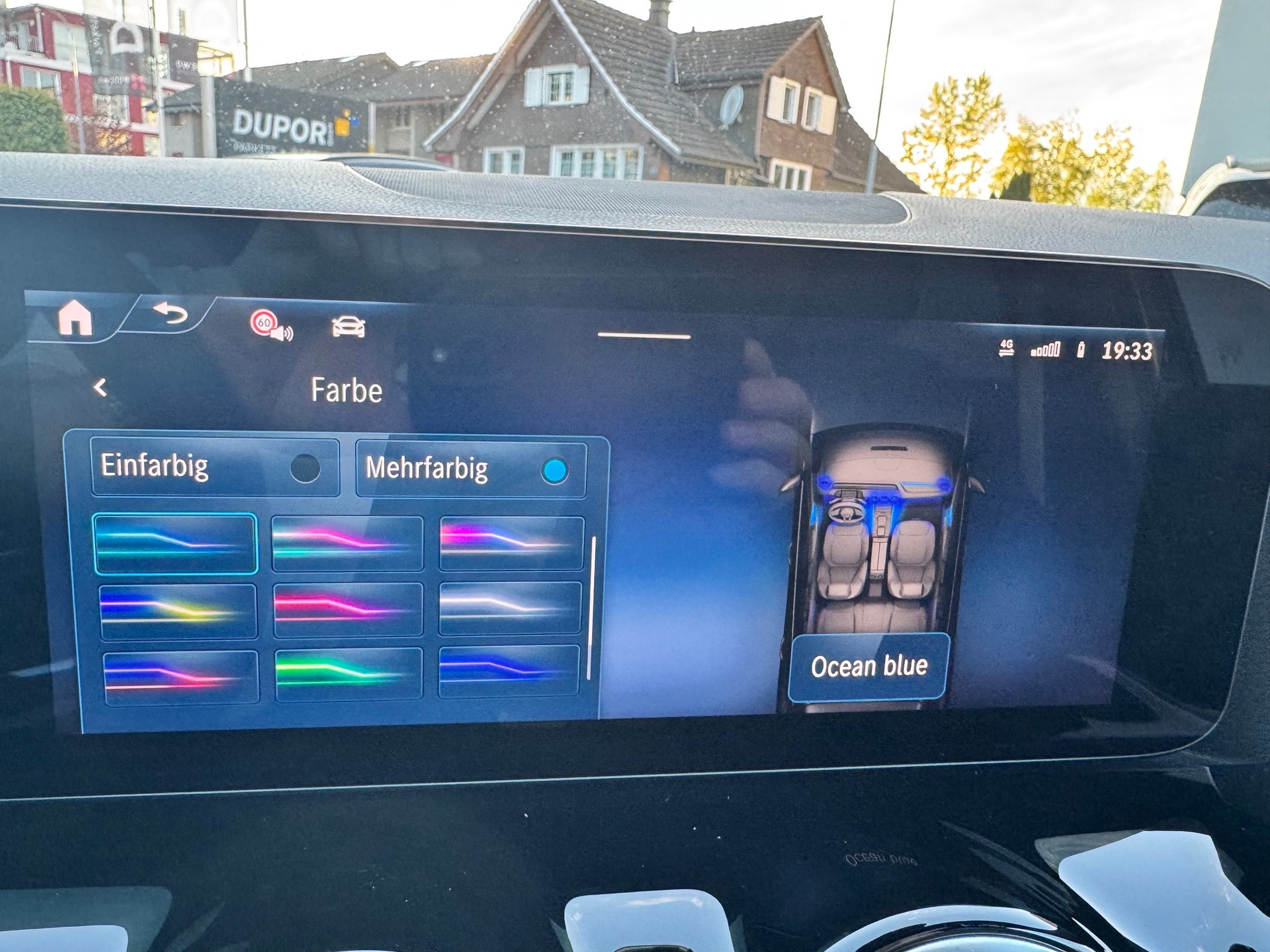 MERCEDES-BENZ GLA 200d AMG Line 4Matic 8G-DCT-image-18