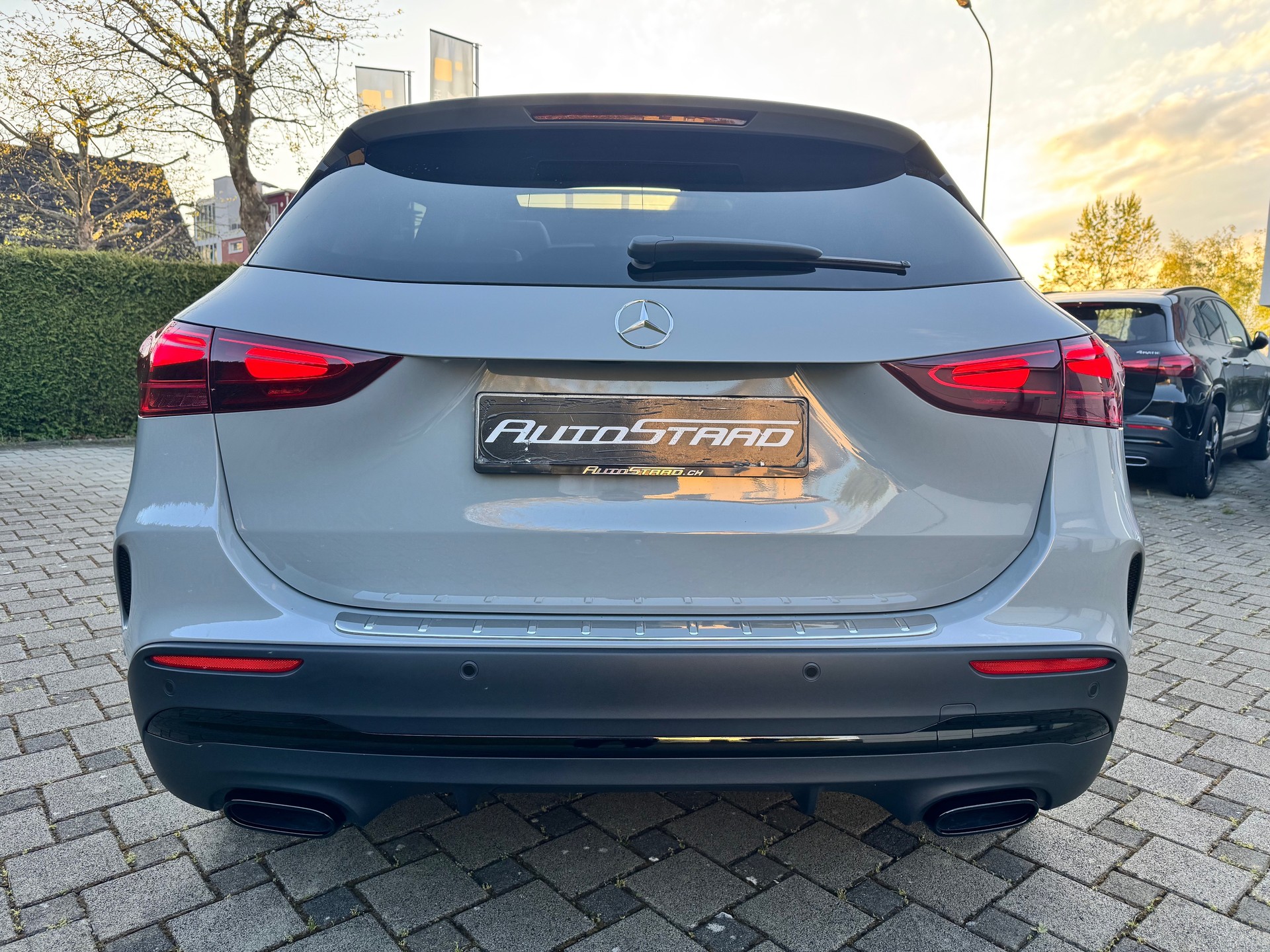 MERCEDES-BENZ GLA 200d AMG Line 4Matic 8G-DCT-image-4