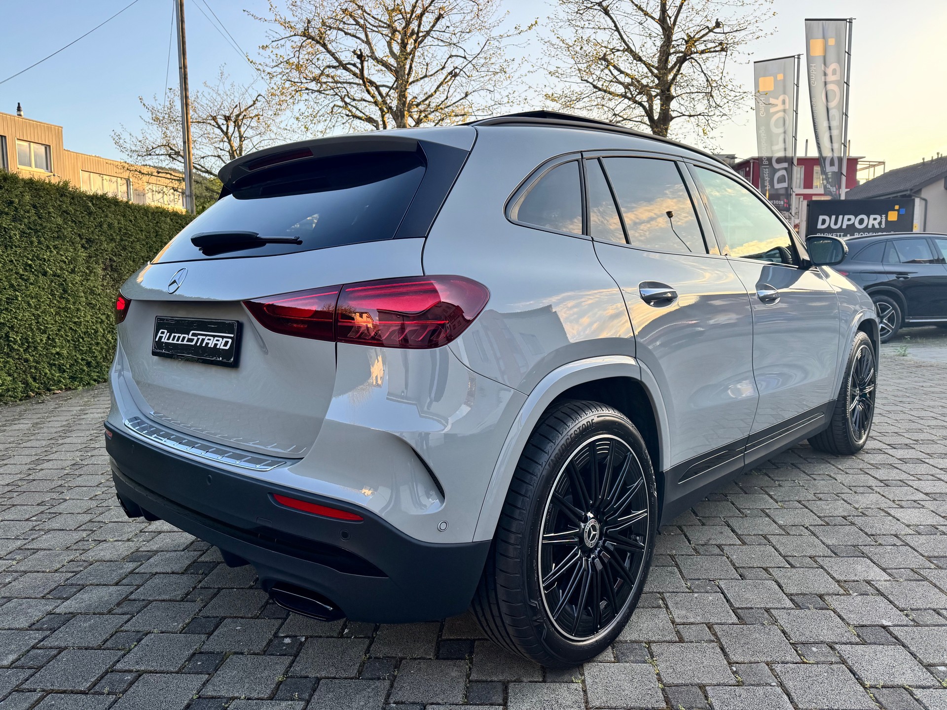 MERCEDES-BENZ GLA 200d AMG Line 4Matic 8G-DCT-showroom-element-3