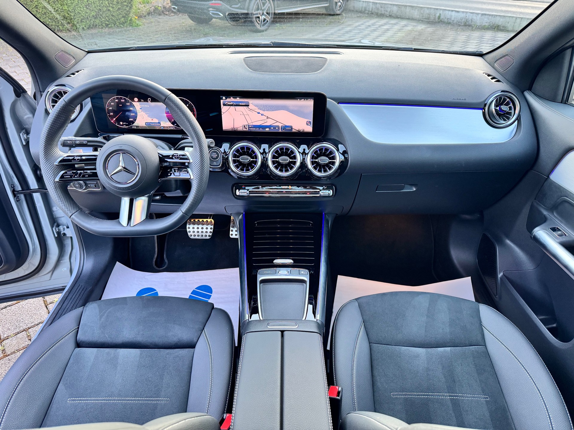 MERCEDES-BENZ GLA 200d AMG Line 4Matic 8G-DCT-image-10