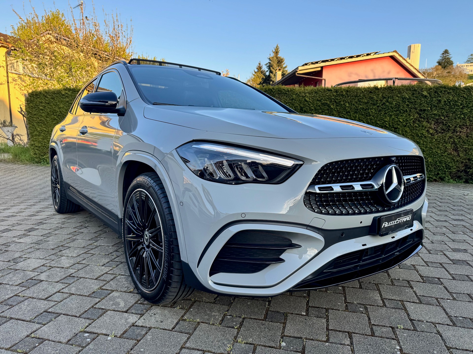 MERCEDES-BENZ GLA 200d AMG Line 4Matic 8G-DCT-showroom-element-2