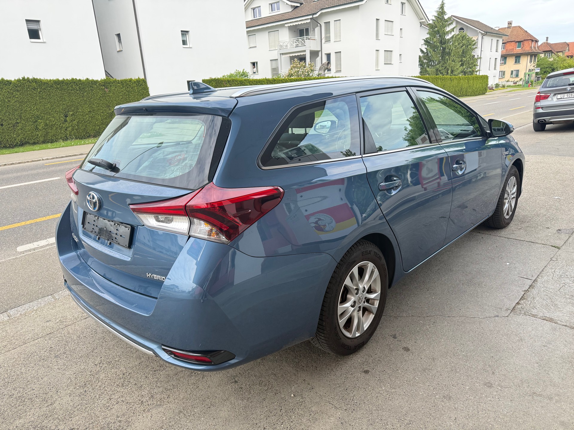 TOYOTA Auris Touring Sports 1.8 HSD Trend e-CVT-image-3