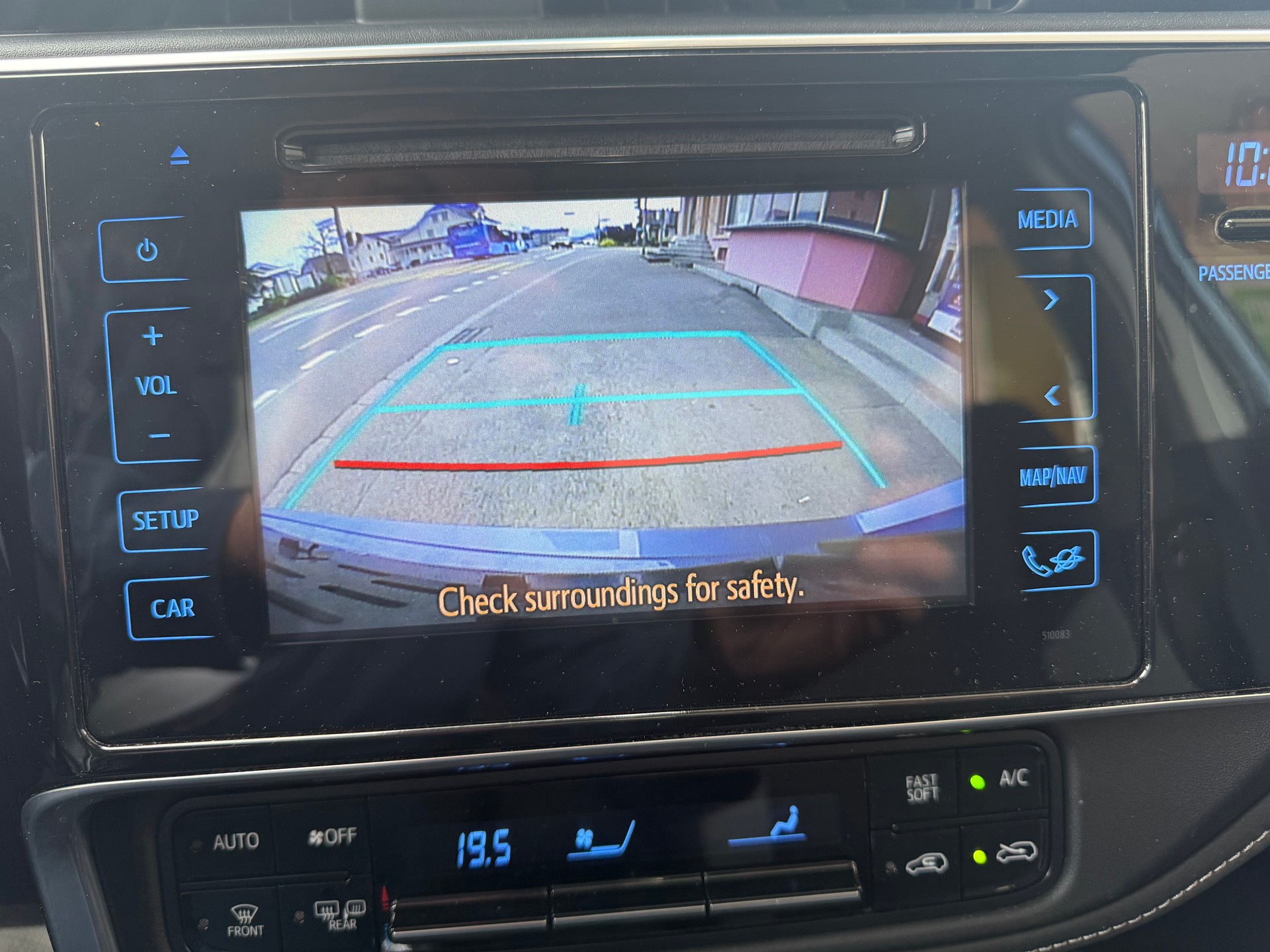TOYOTA Auris Touring Sports 1.8 HSD Trend e-CVT-image-15