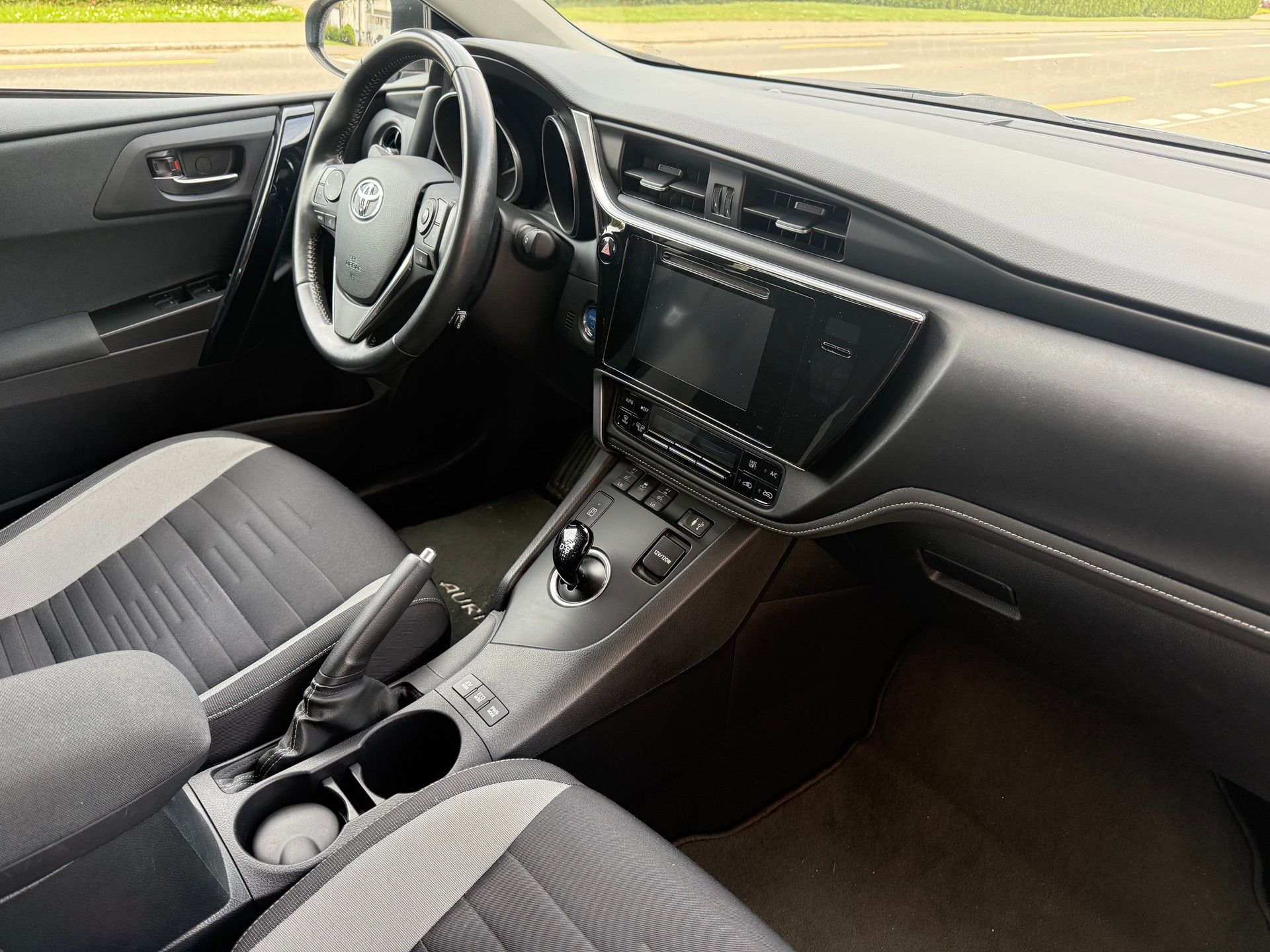 TOYOTA Auris Touring Sports 1.8 HSD Trend e-CVT-image-10
