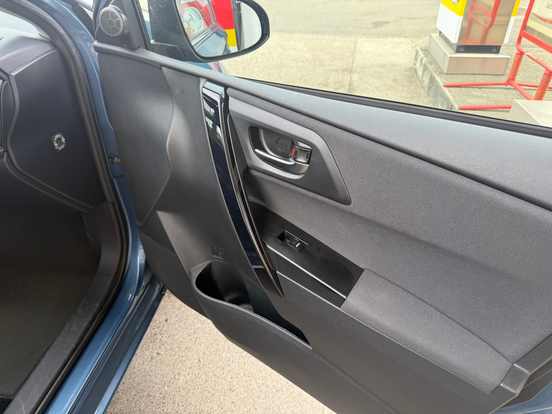 TOYOTA Auris Touring Sports 1.8 HSD Trend e-CVT-image-7