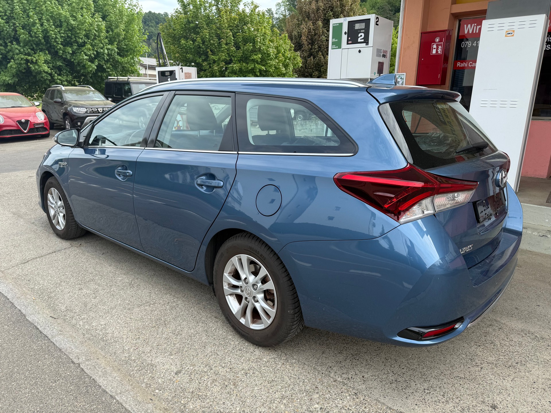 TOYOTA Auris Touring Sports 1.8 HSD Trend e-CVT-image-5