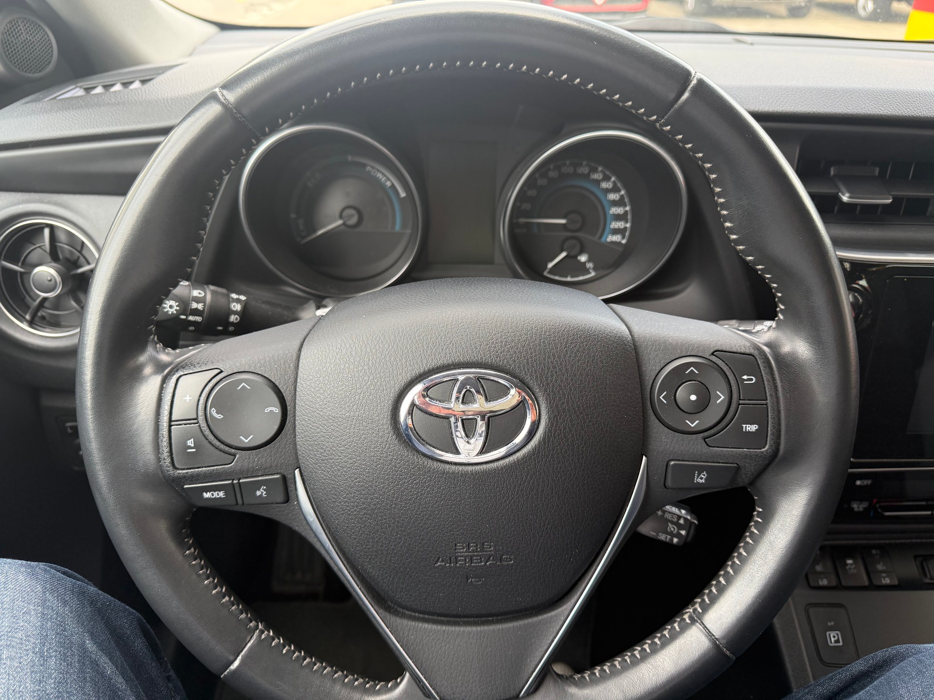 TOYOTA Auris Touring Sports 1.8 HSD Trend e-CVT-image-12
