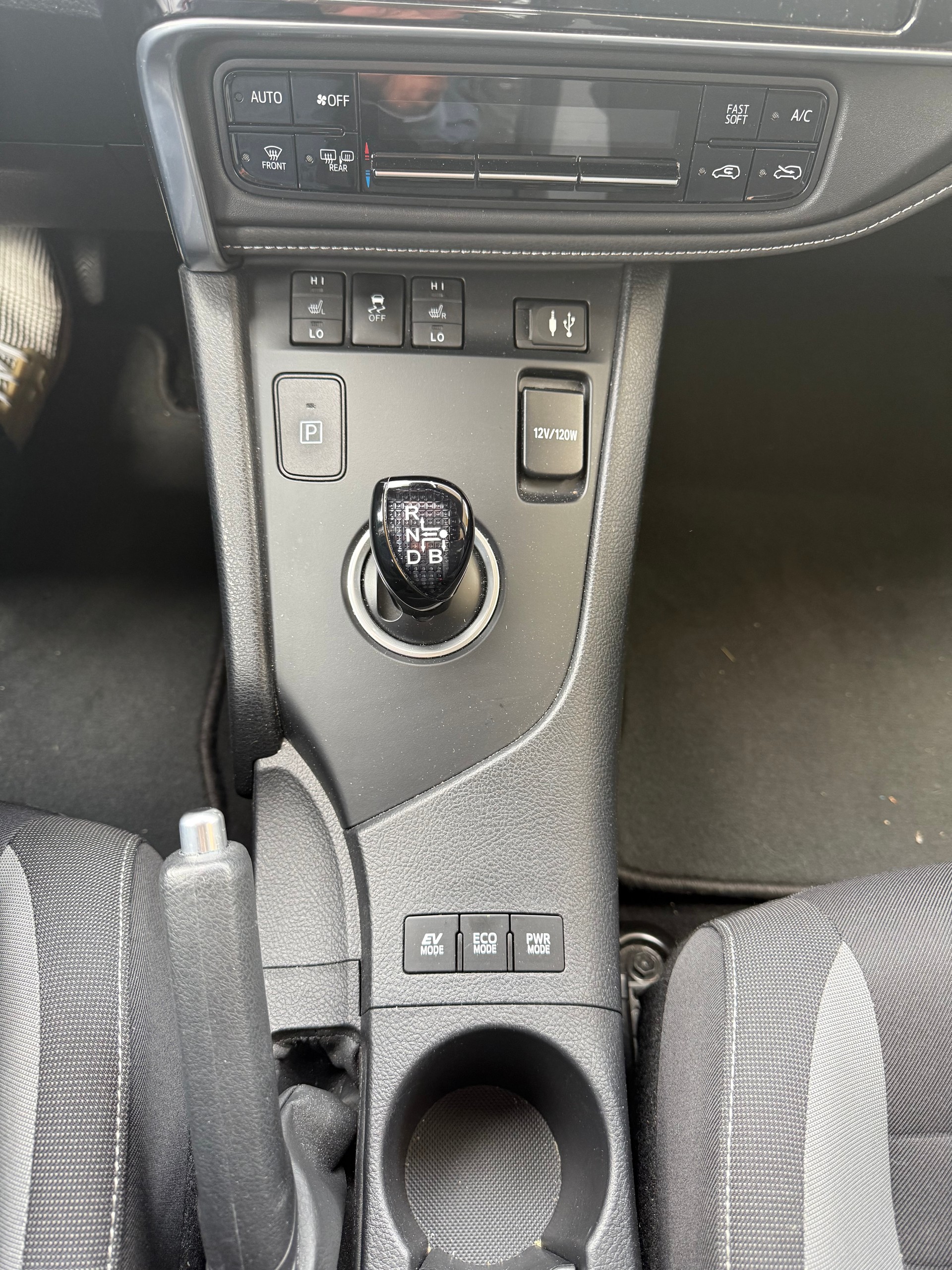 TOYOTA Auris Touring Sports 1.8 HSD Trend e-CVT-image-13