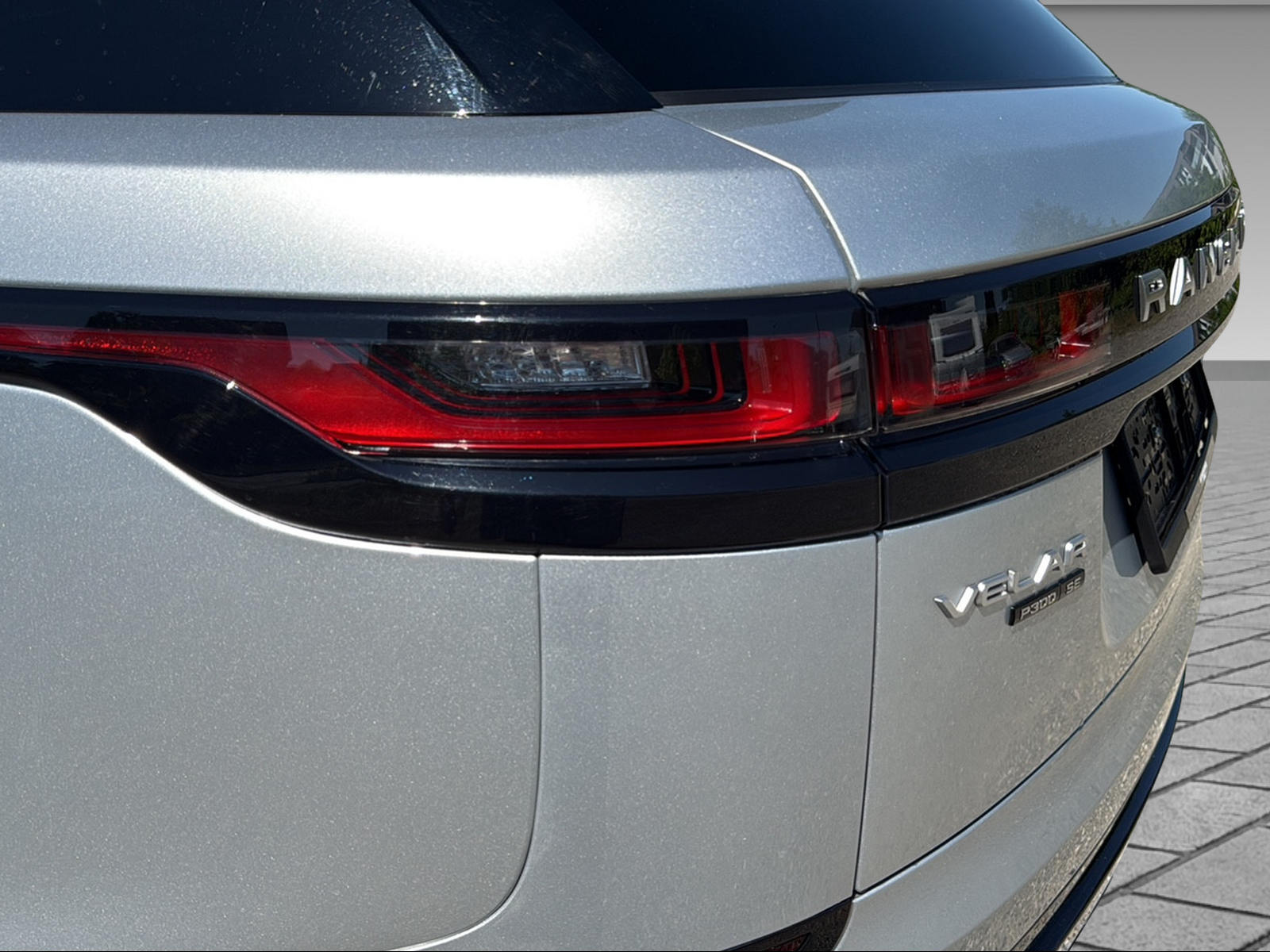 LAND ROVER Range Rover Velar 2.0 T P300 SE-image-4