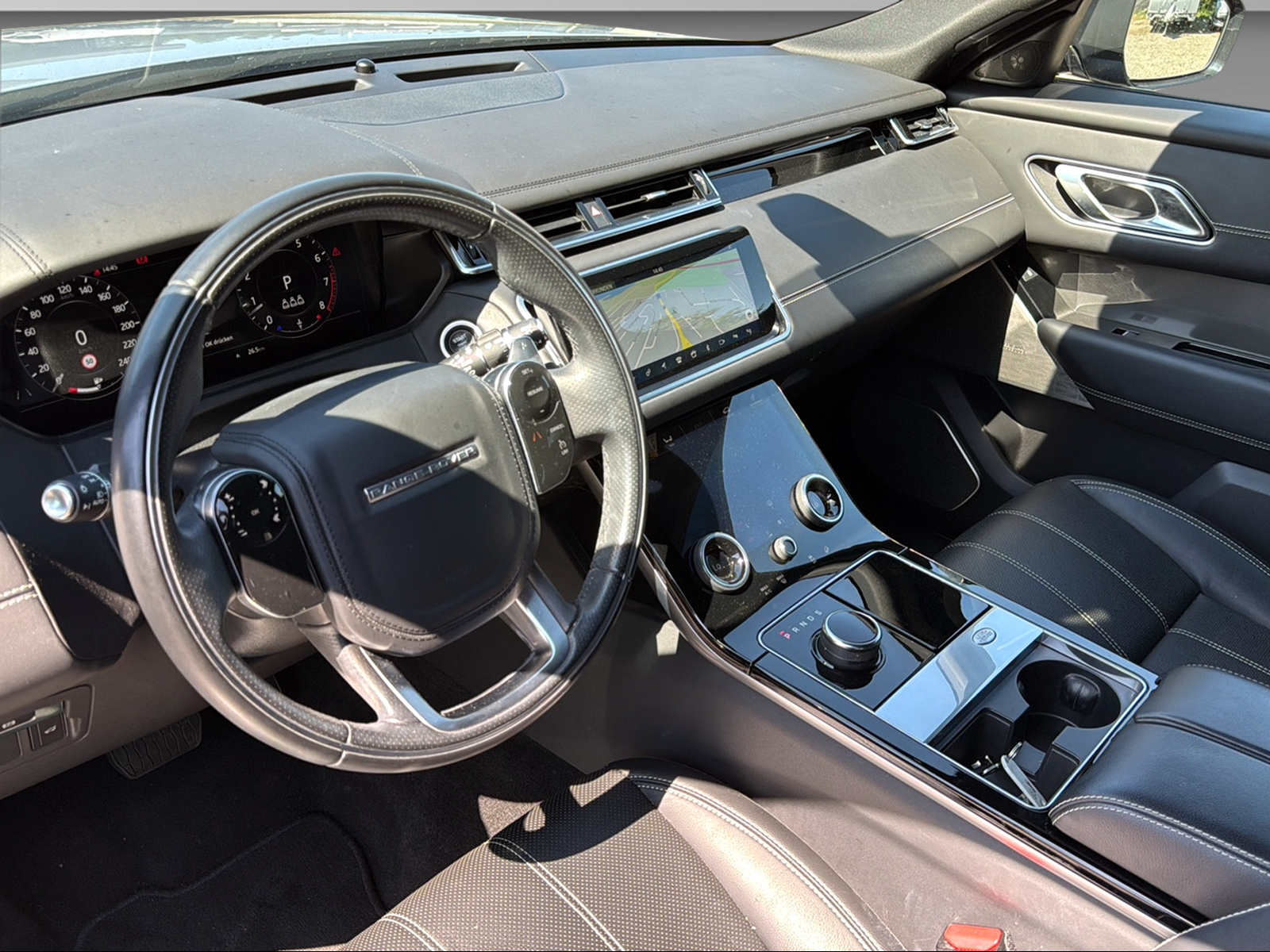 LAND ROVER Range Rover Velar 2.0 T P300 SE-image-13