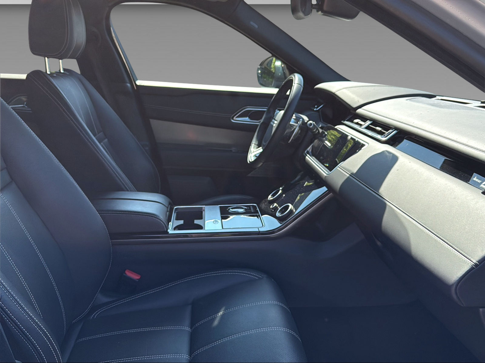 LAND ROVER Range Rover Velar 2.0 T P300 SE-image-19
