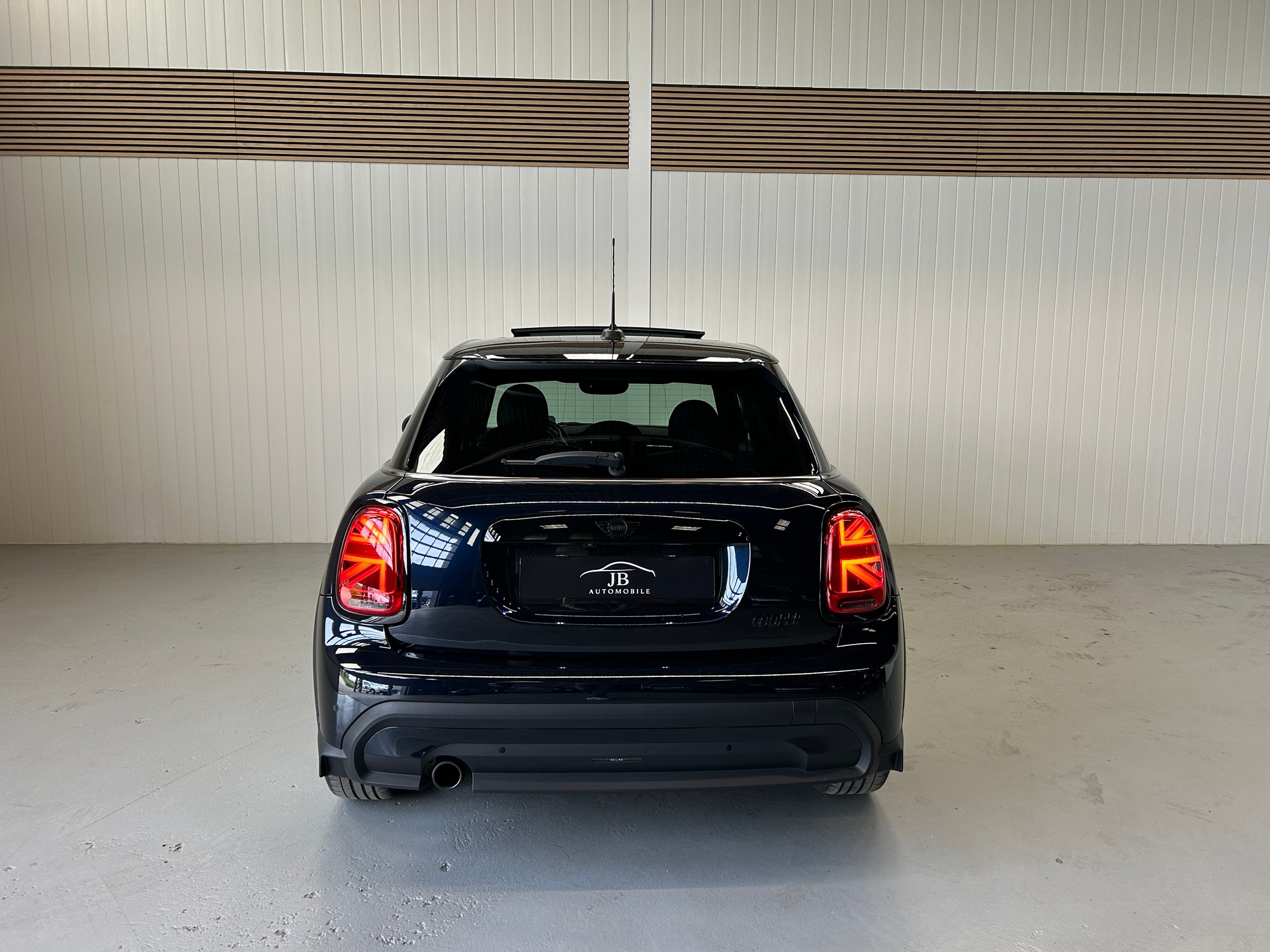 MINI Cooper Steptronic DKG-showroom-element-3