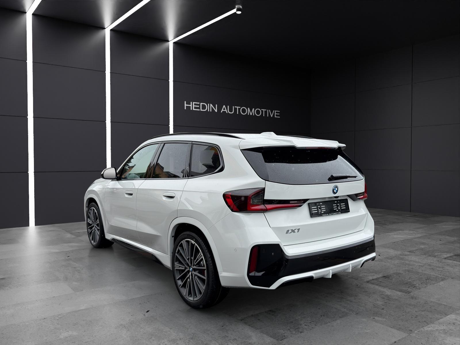 BMW iX1 30 xDrive-image-2