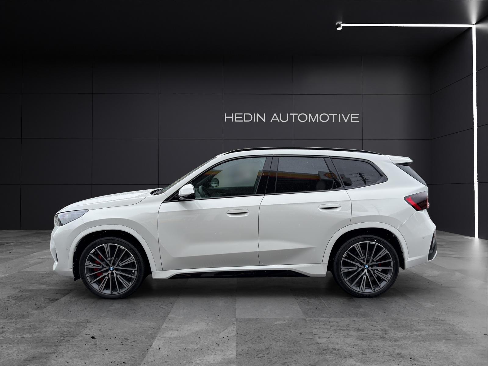 BMW iX1 30 xDrive-image-3