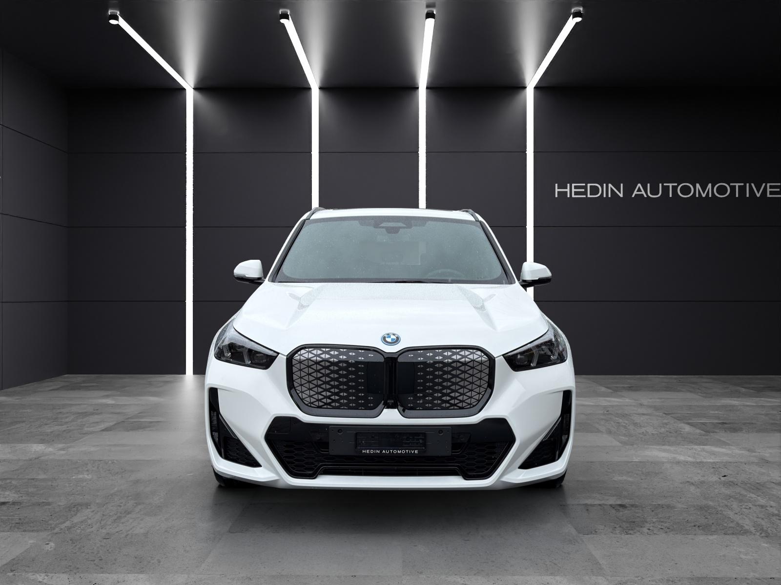 BMW iX1 30 xDrive-image-6