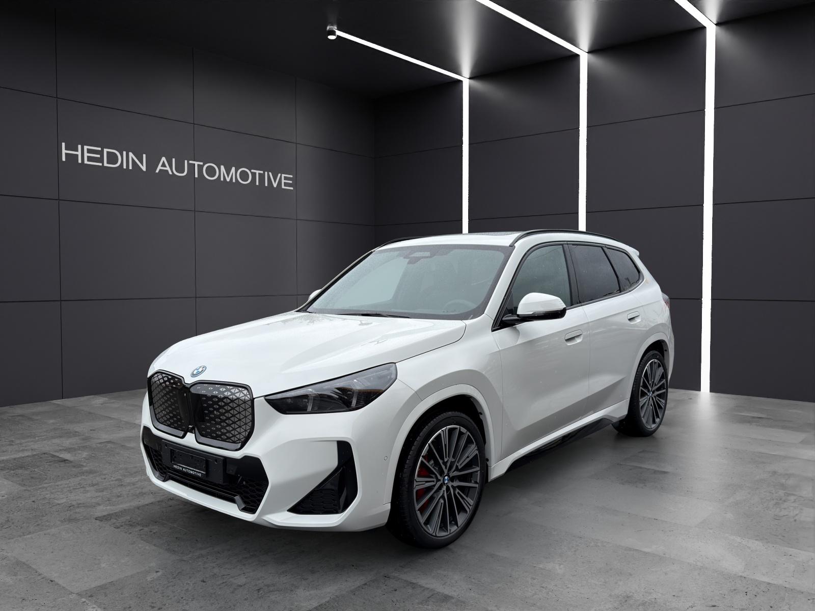 BMW iX1 30 xDrive-image-0