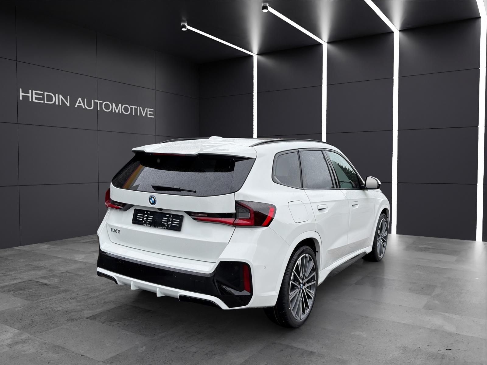 BMW iX1 30 xDrive-image-15