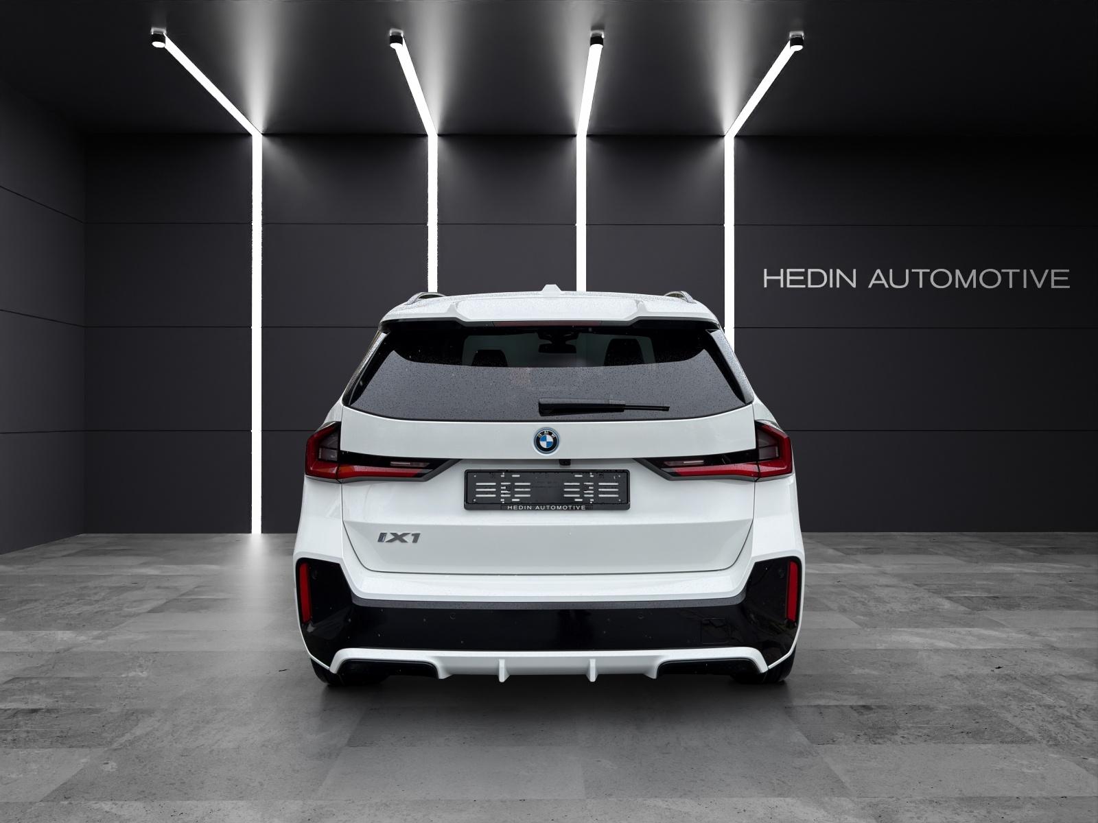 BMW iX1 30 xDrive-image-8