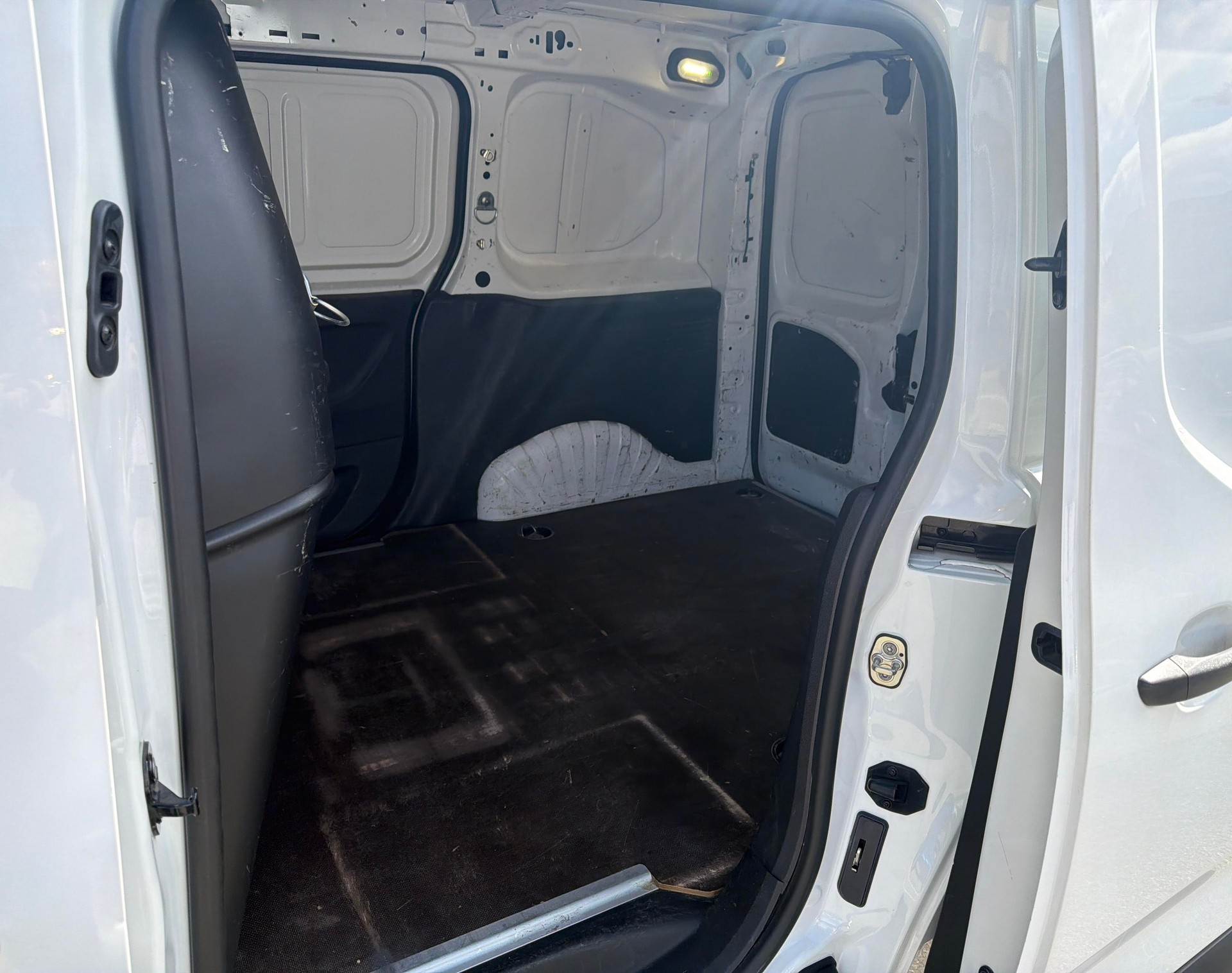 CITROEN Berlingo 650 Standard 1.6 BlueHDi-image-9