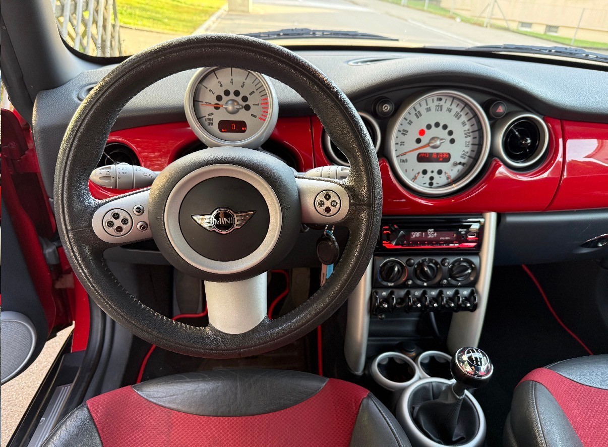 MINI Cooper Cabriolet-image-10