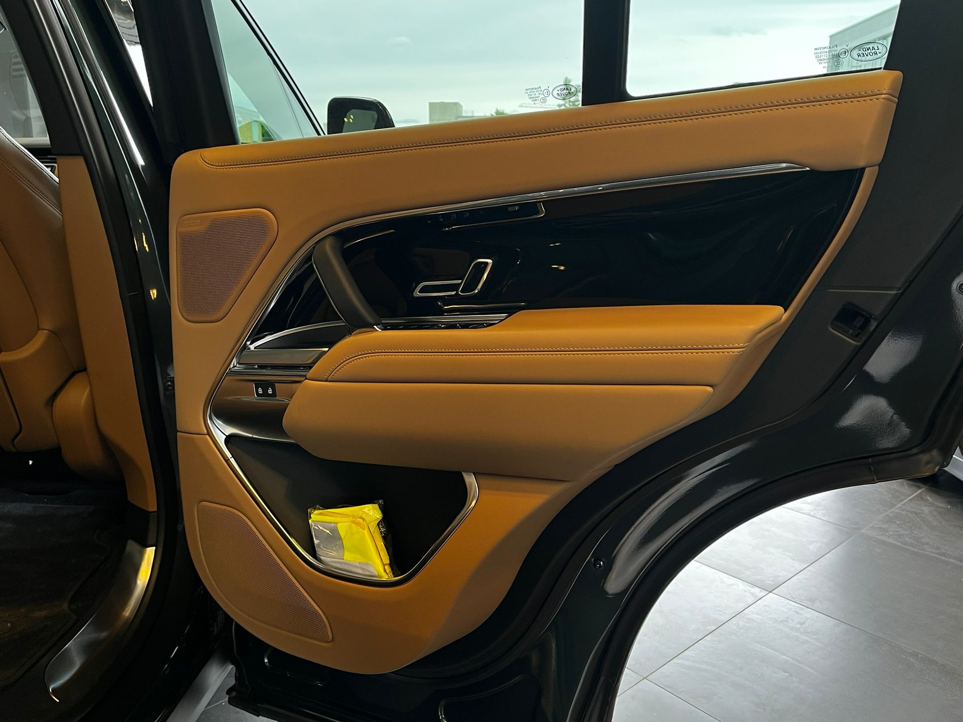 LAND ROVER RR D350 3.0D I6 HSE-image-23