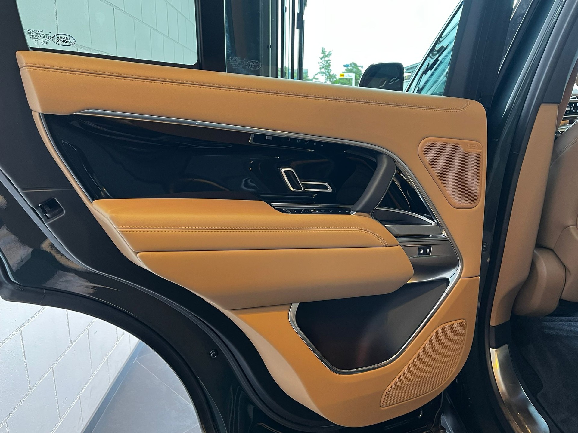 LAND ROVER RR D350 3.0D I6 HSE-image-21