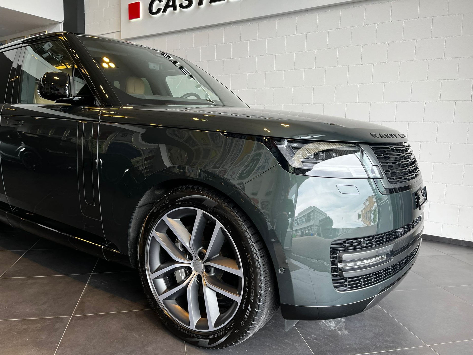 LAND ROVER RR D350 3.0D I6 HSE-showroom-element-1