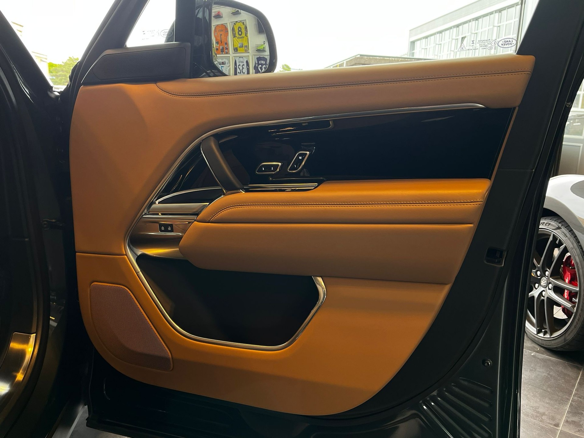 LAND ROVER RR D350 3.0D I6 HSE-image-22