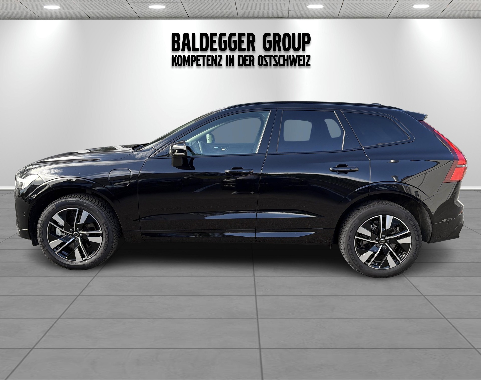 VOLVO XC60 2.0 T8 TE Plus Dark eAWD-showroom-element-2