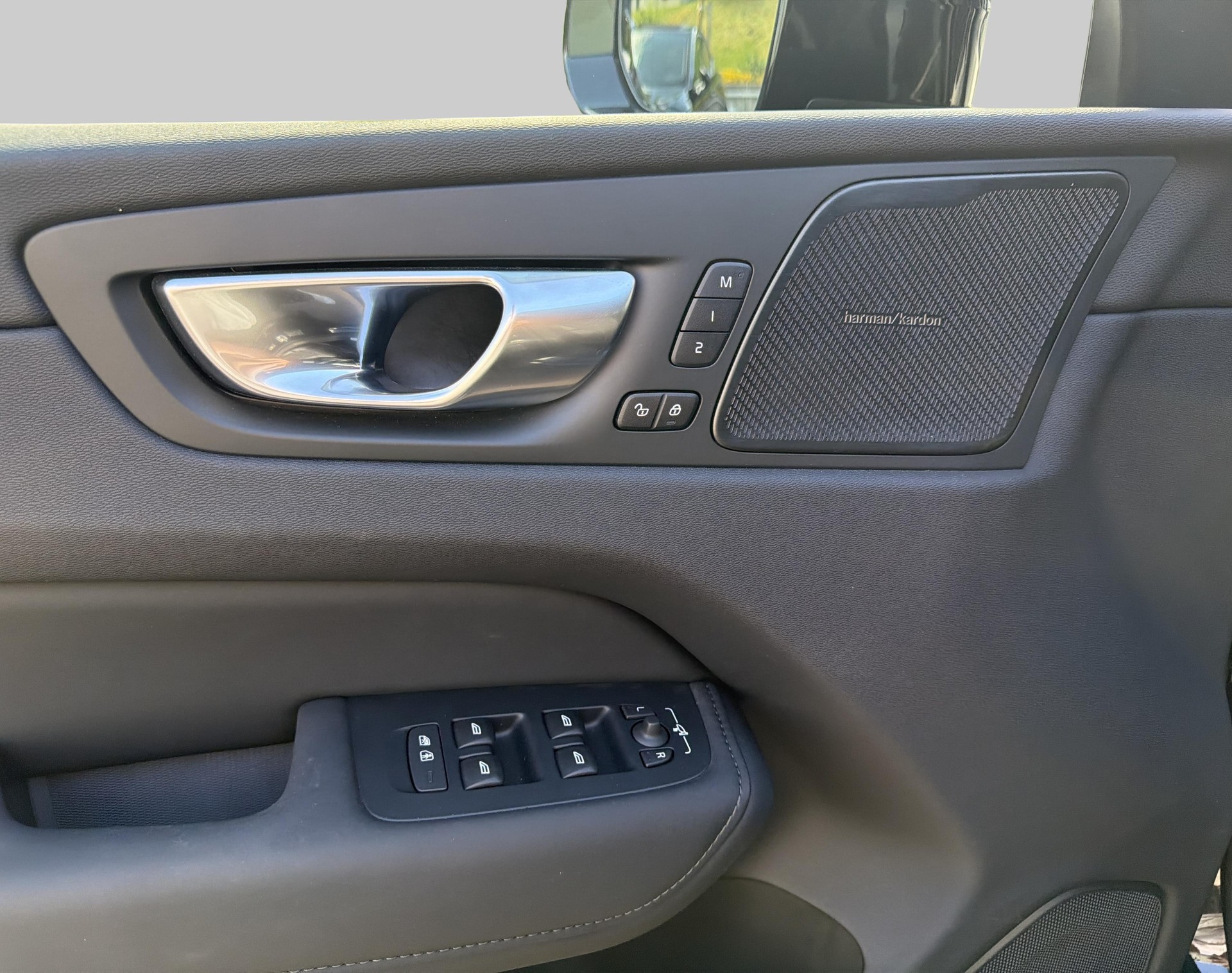 VOLVO XC60 2.0 T8 TE Plus Dark eAWD-image-15