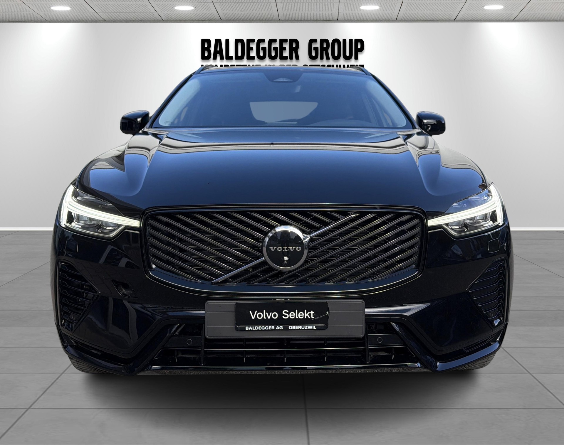VOLVO XC60 2.0 T8 TE Plus Dark eAWD-showroom-element-3