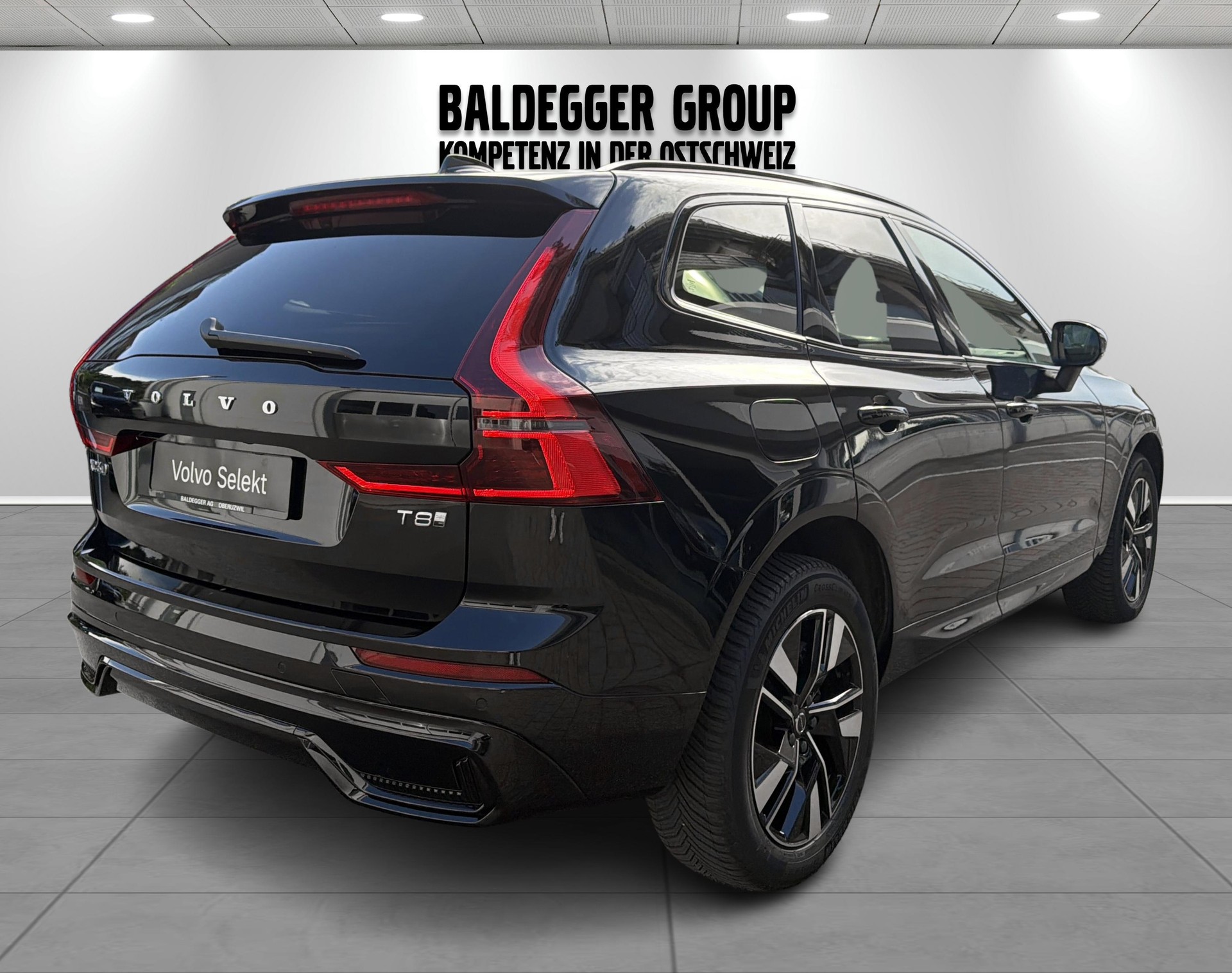 VOLVO XC60 2.0 T8 TE Plus Dark eAWD-showroom-element-1