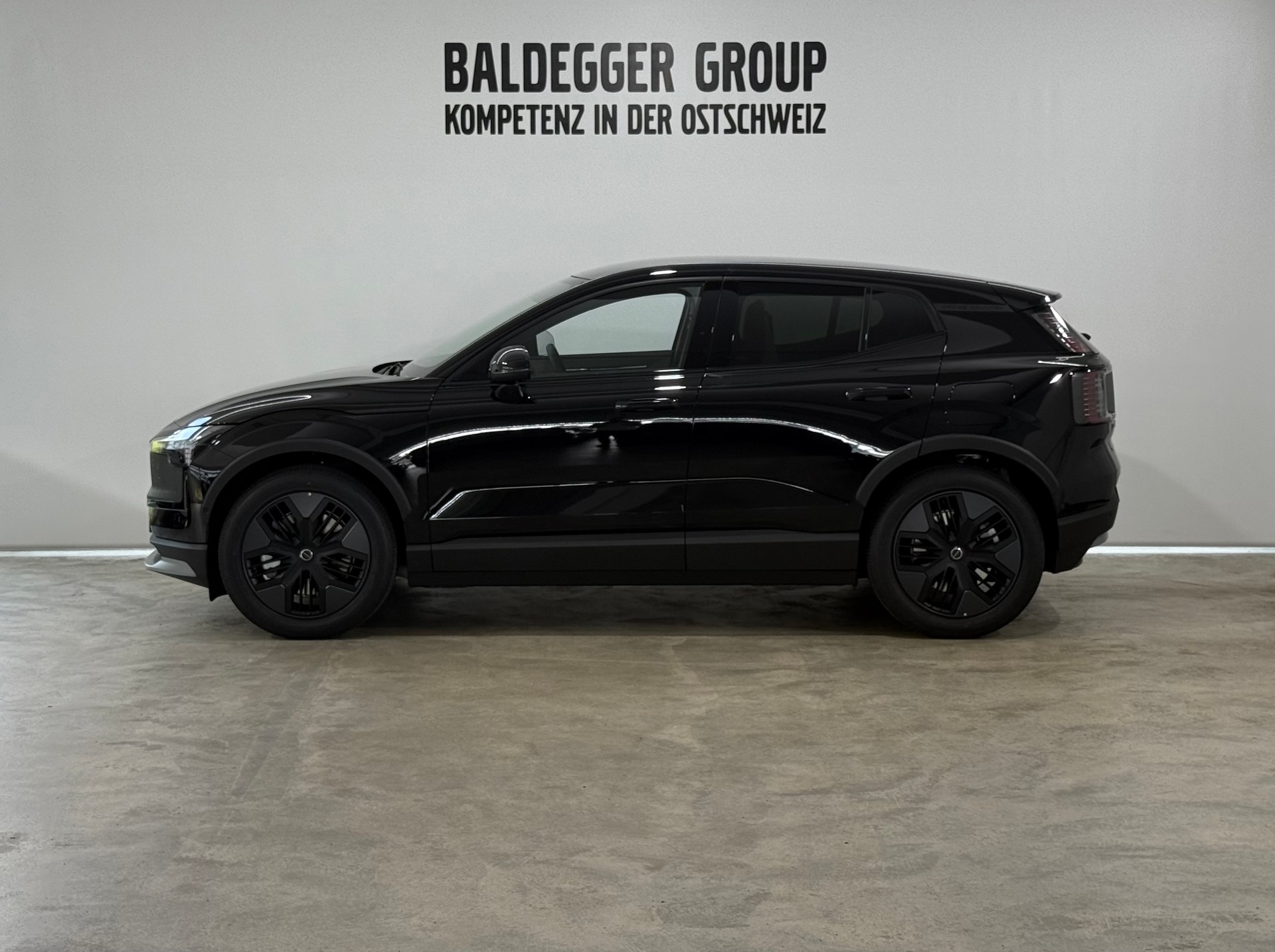 VOLVO EX 30 CC E60 Twin Performance A-showroom-element-1