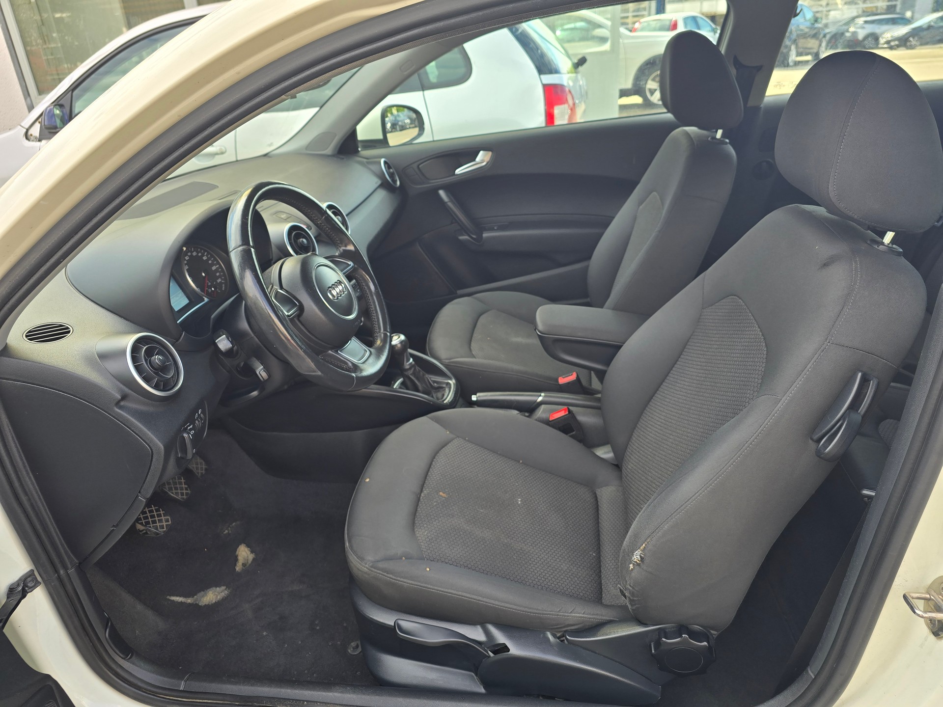 AUDI A1 1.2 TFSI Attraction-image-18